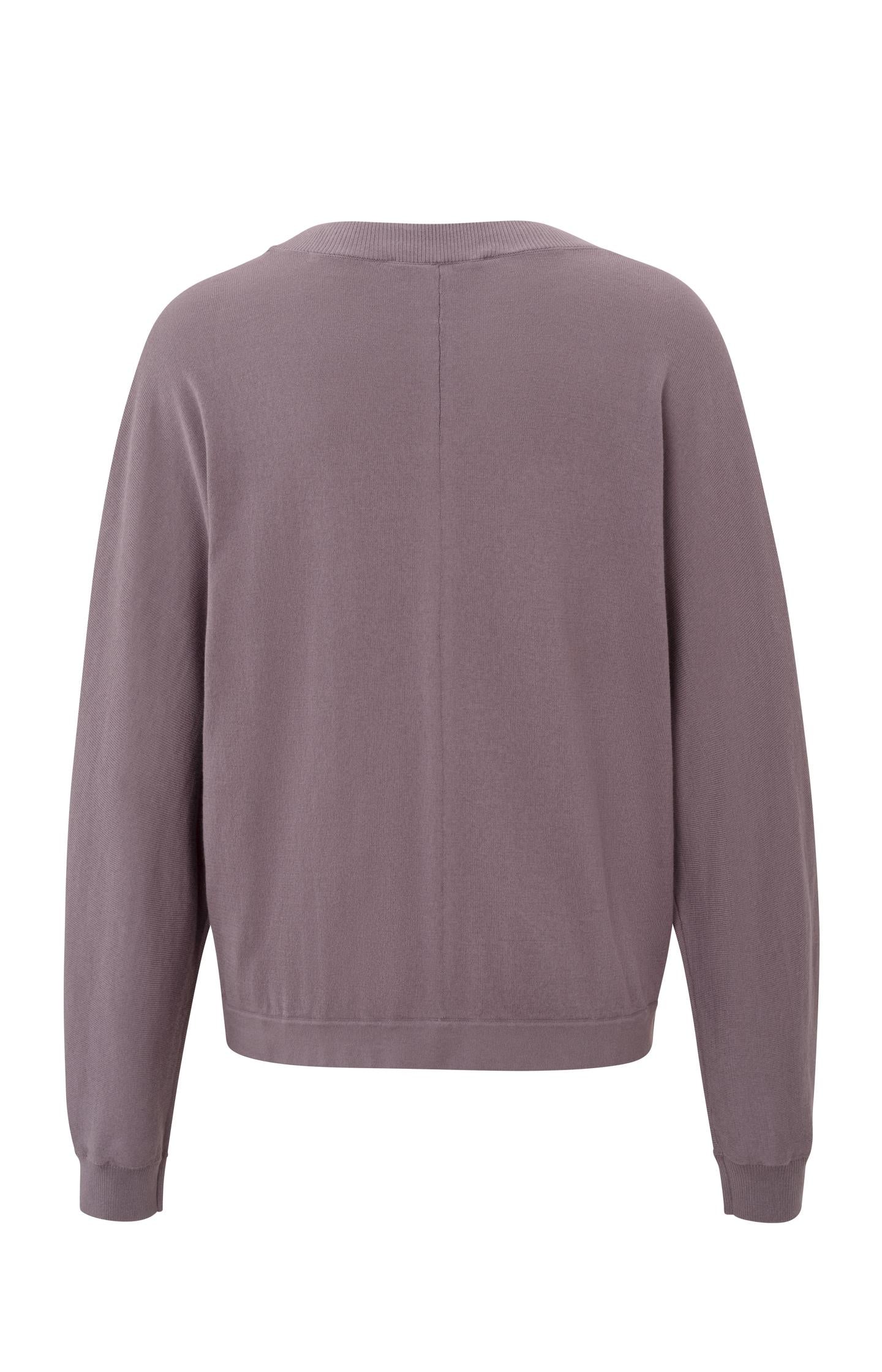 Batwing sweater with long sleeves, crewneck and seam detail