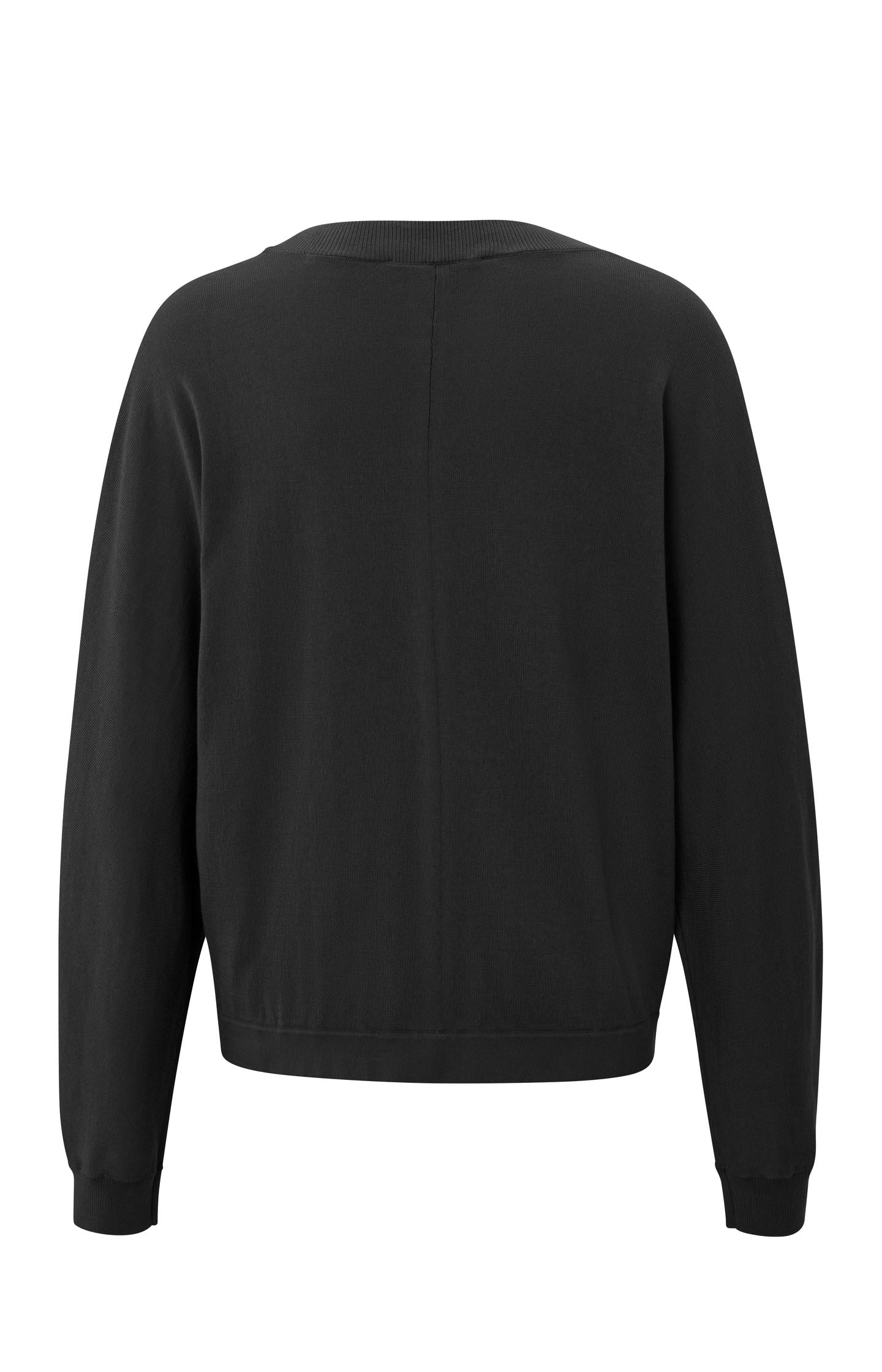 Batwing sweater with round neck and long sleeves