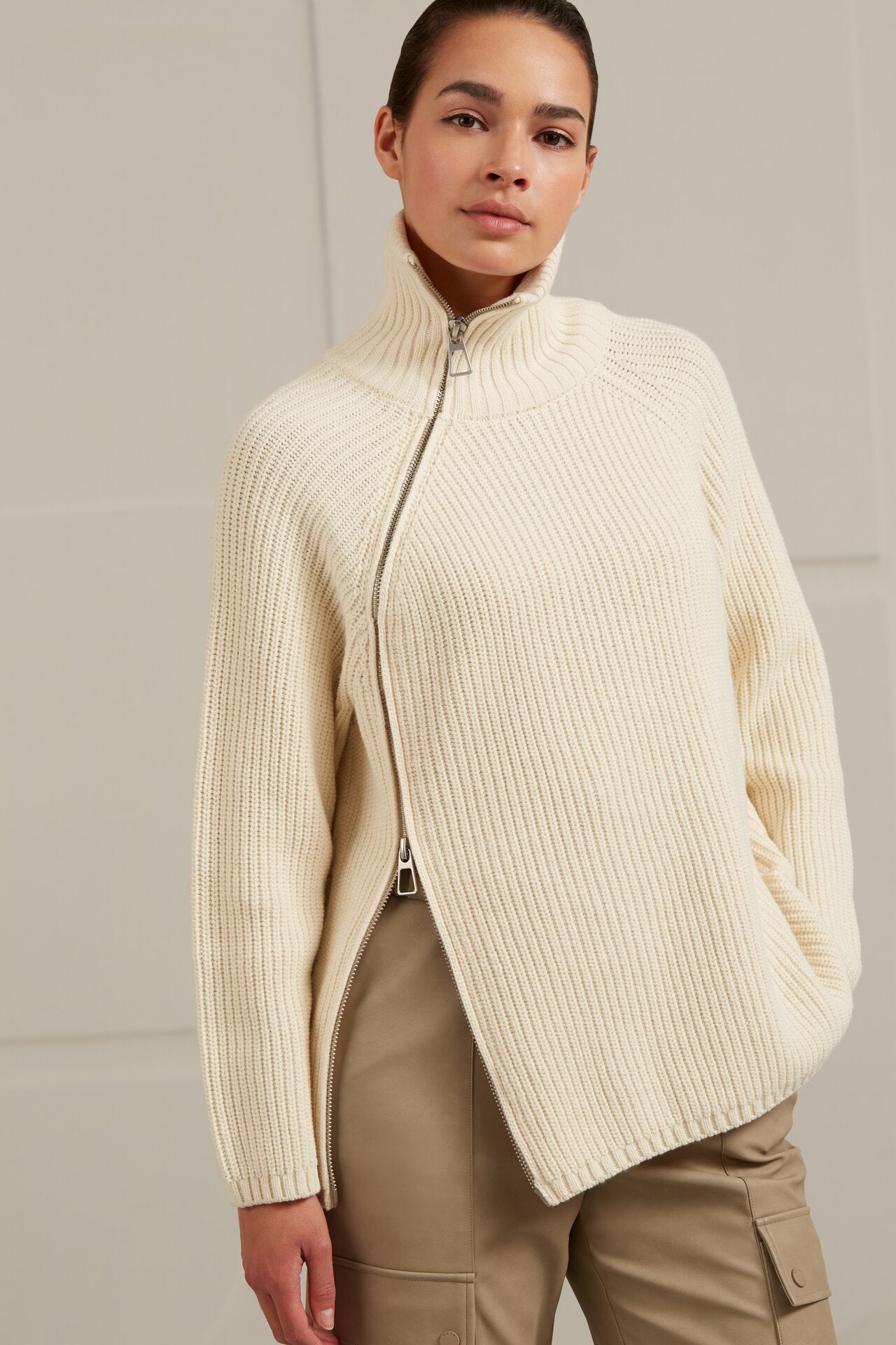 Ribbed sweater with turtleneck, long sleeves and zip