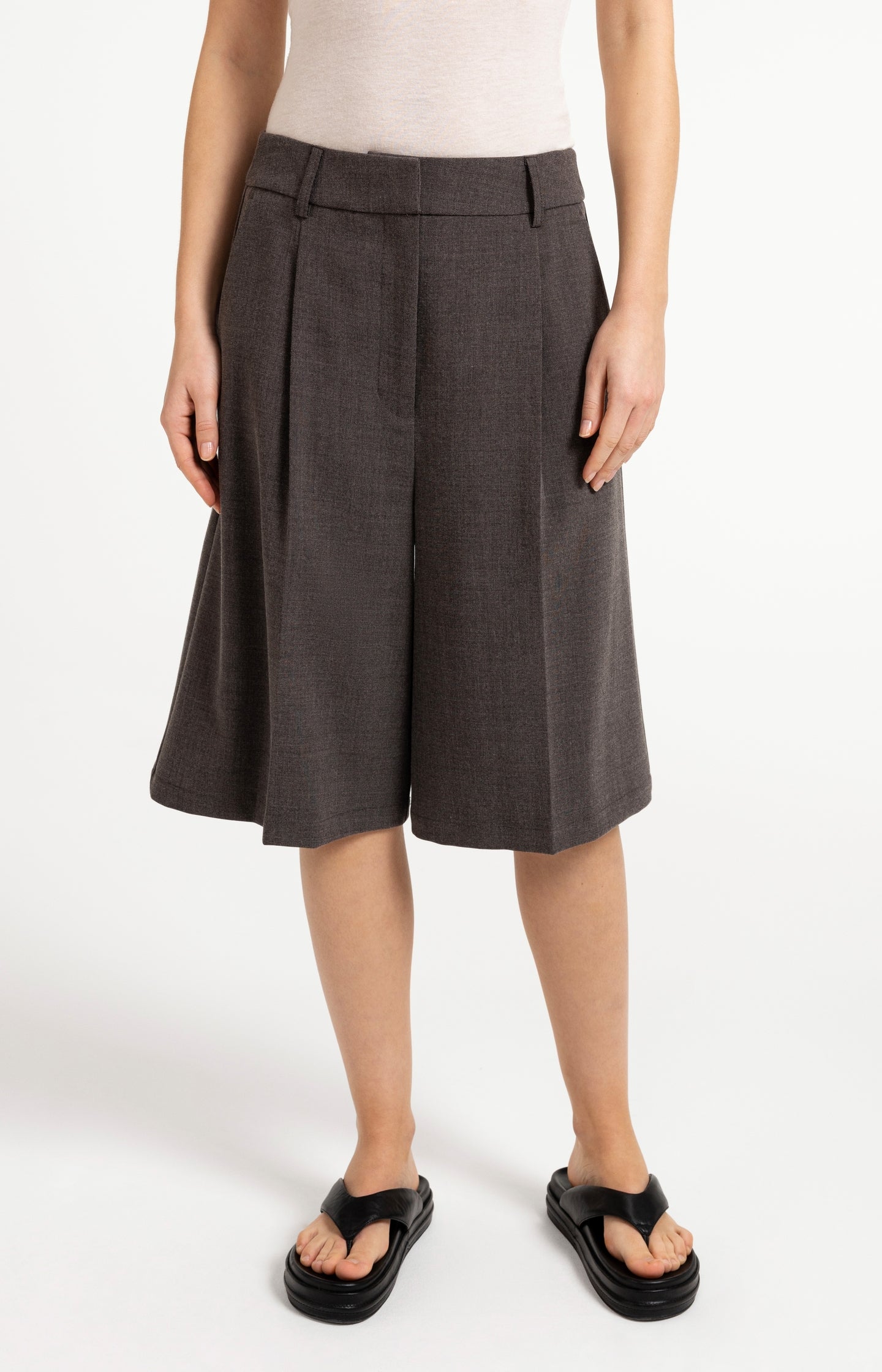Bermuda shorts with high-waist and pleats