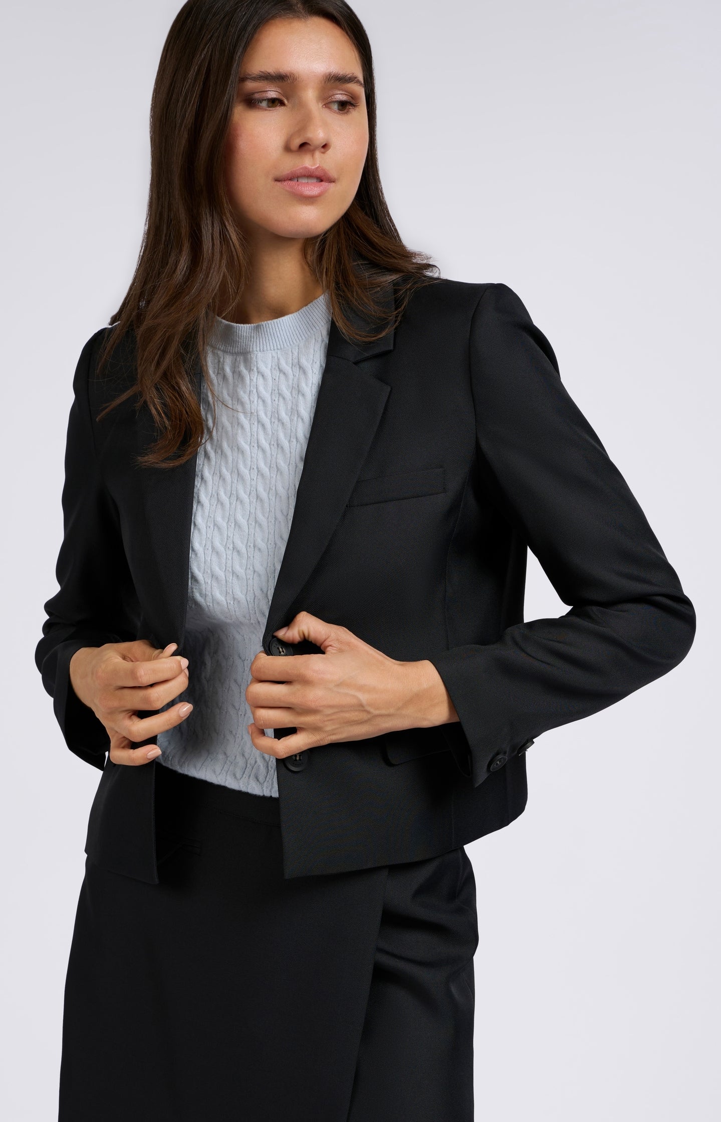 Black short blazer with long sleeves and pockets - Type: lookbook