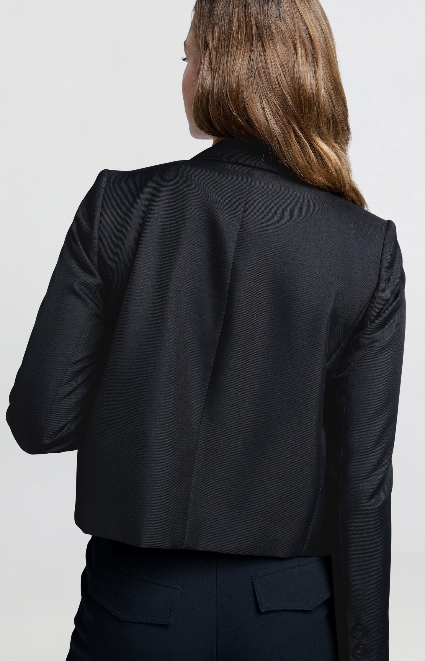 Black short blazer with long sleeves and pockets