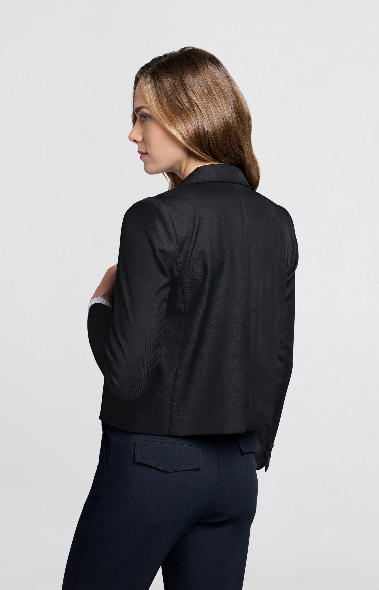 Black short blazer with long sleeves and pockets