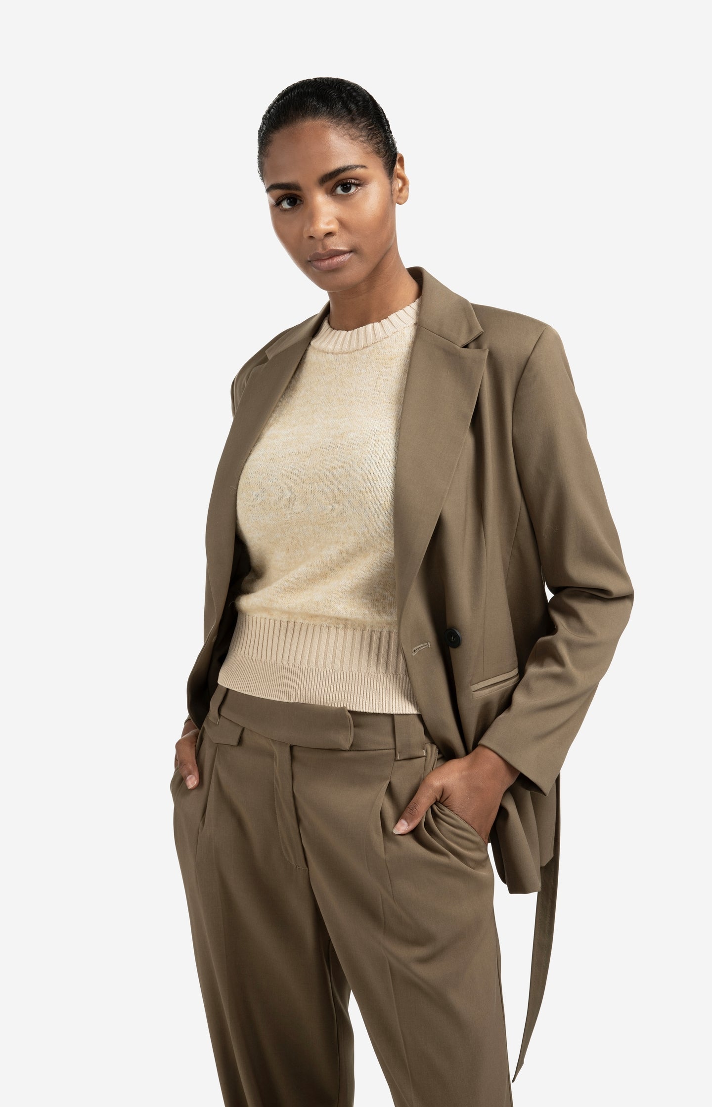 Blazer with belt and double-breasted closure