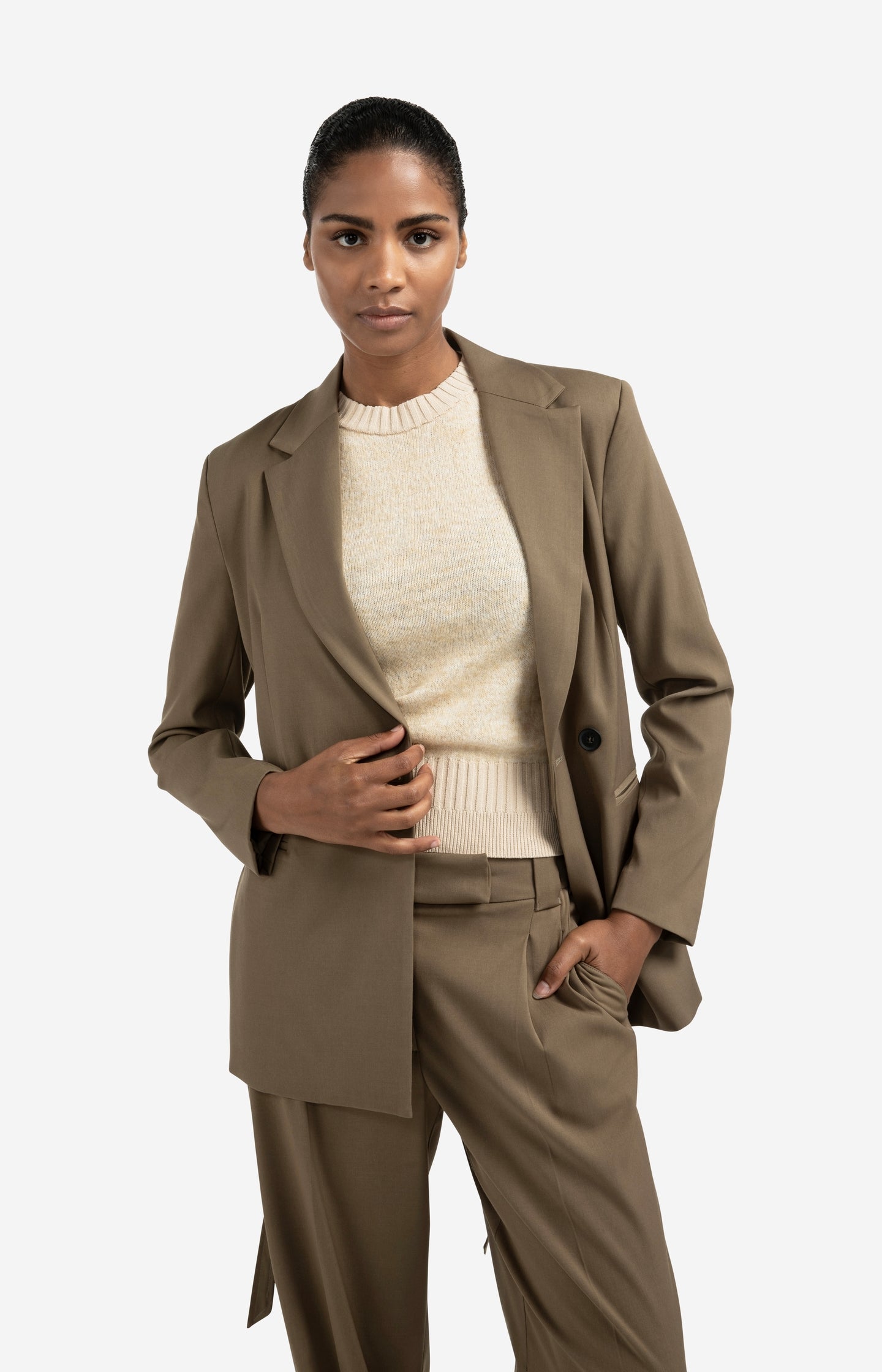 Blazer with belt and double-breasted closure