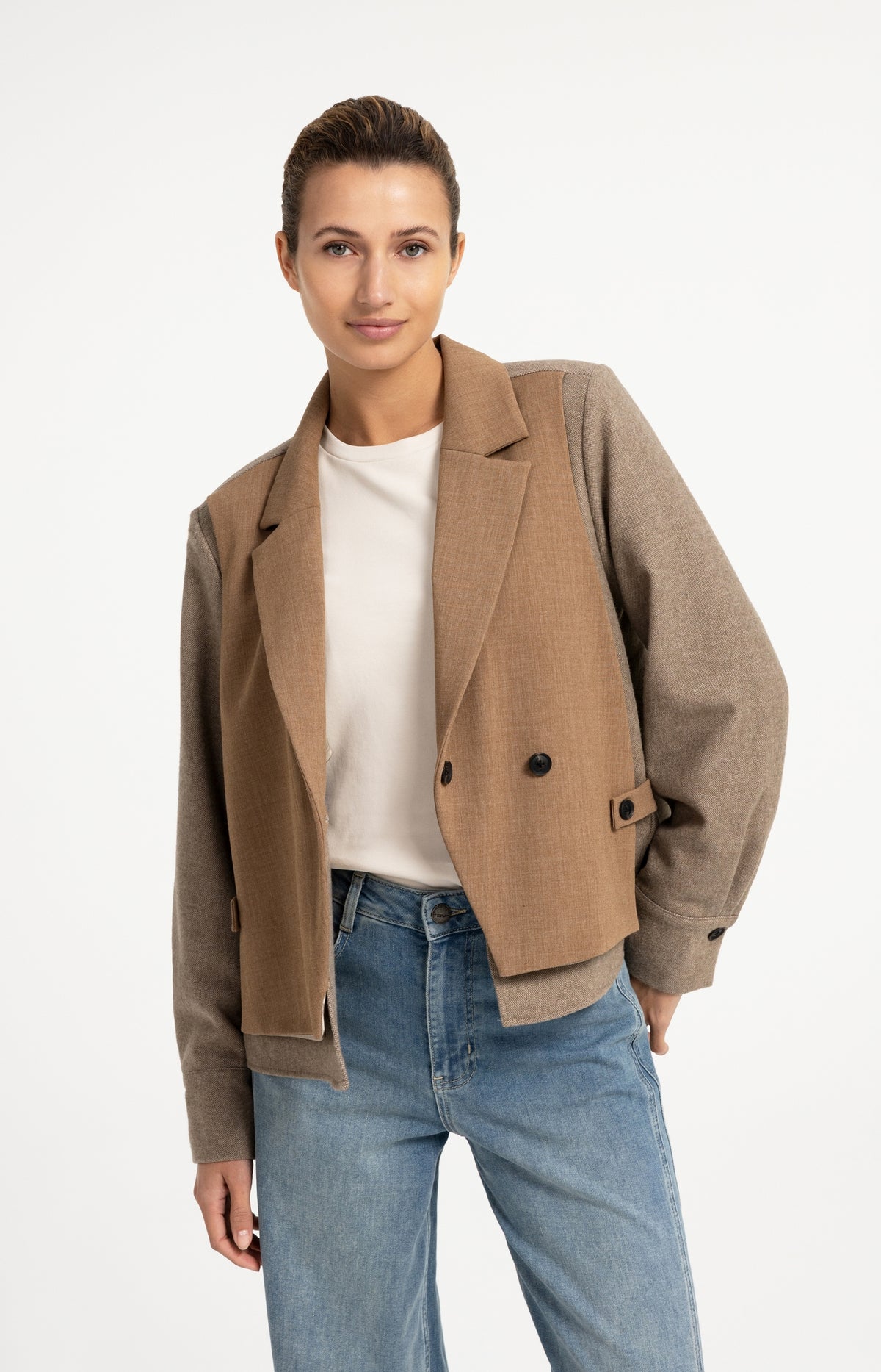 Blazer with contrast fabric and loose fit