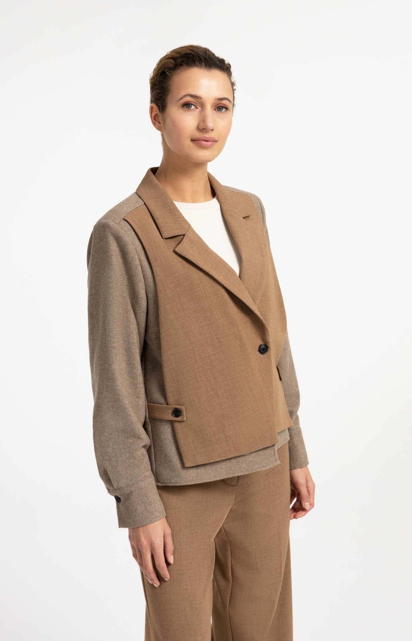 Blazer with contrast fabric and loose fit