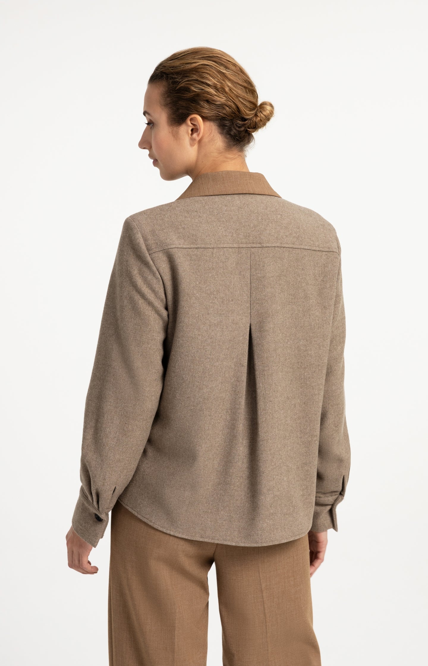 Blazer with contrast fabric and loose fit