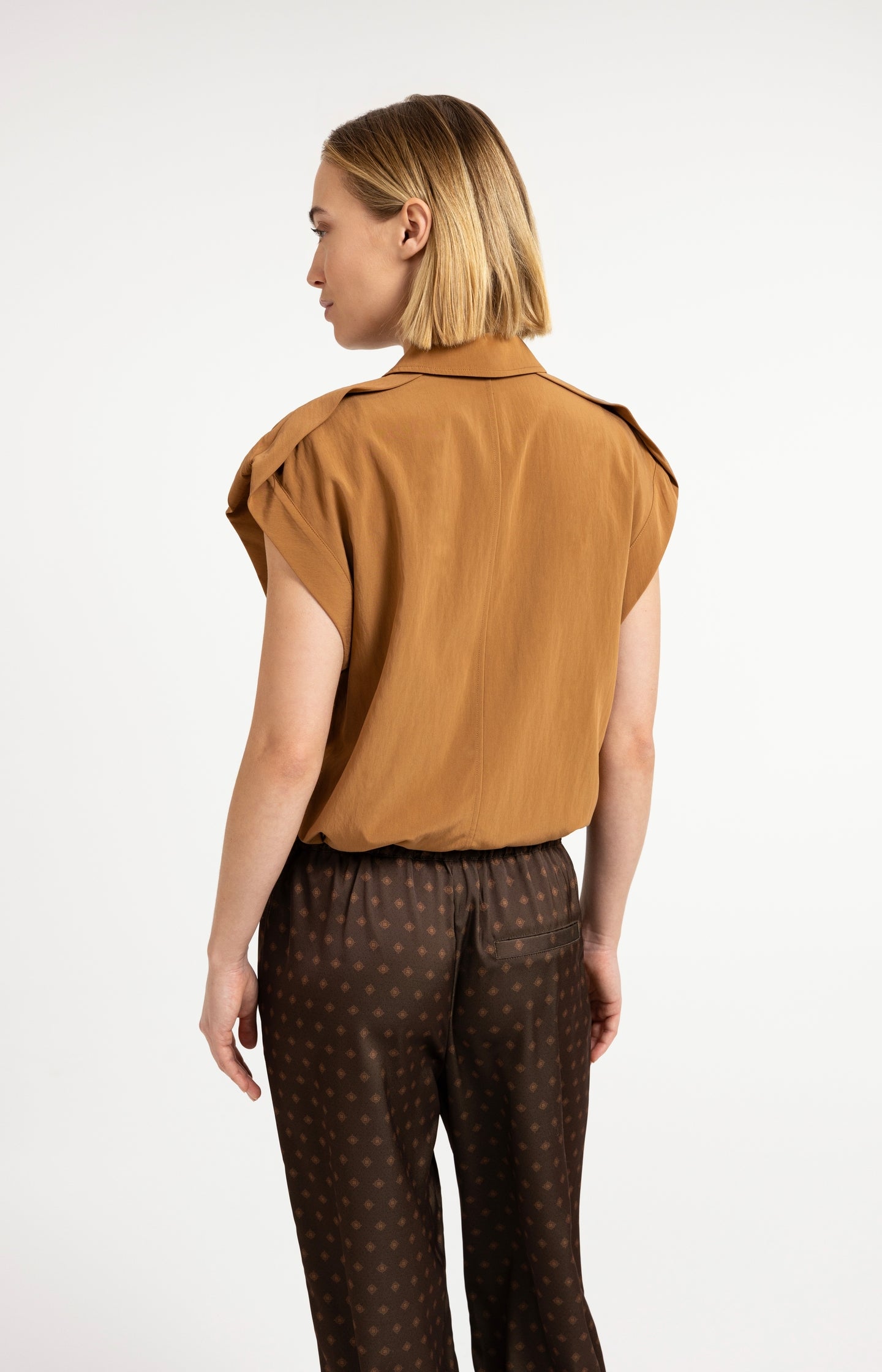 Blouse jacket with zipper and cap sleeves - Type: video