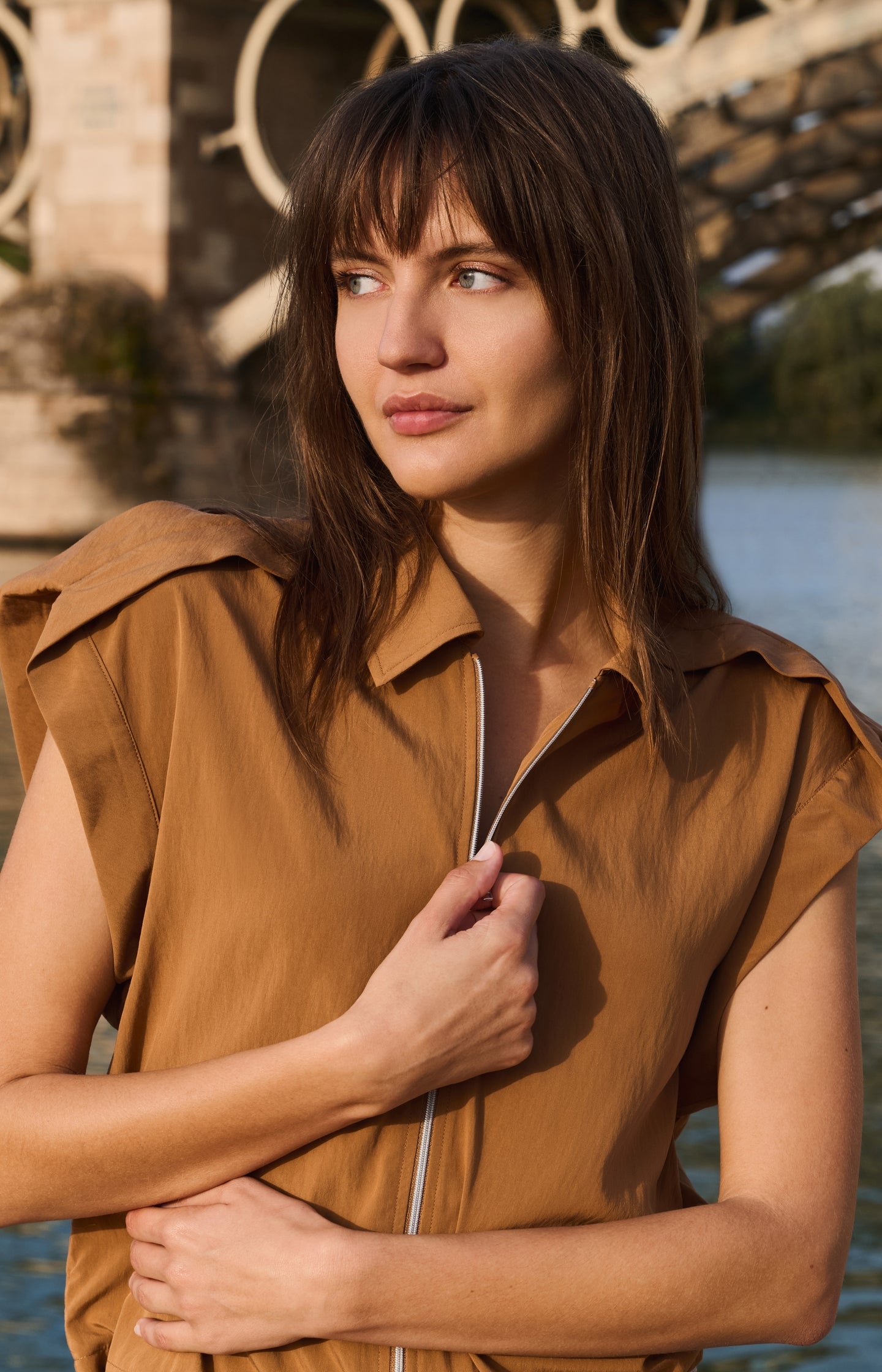 Blouse jacket with zipper and cap sleeves - Type: video