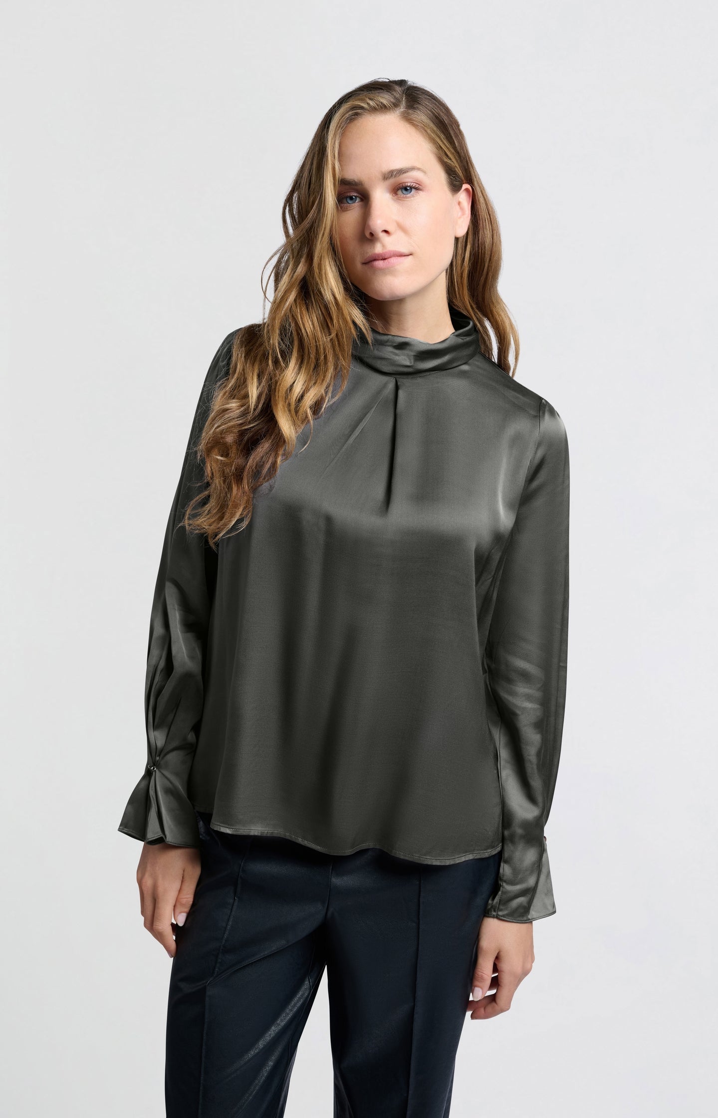 Blouse with pleats and turtleneck - Type: lookbook