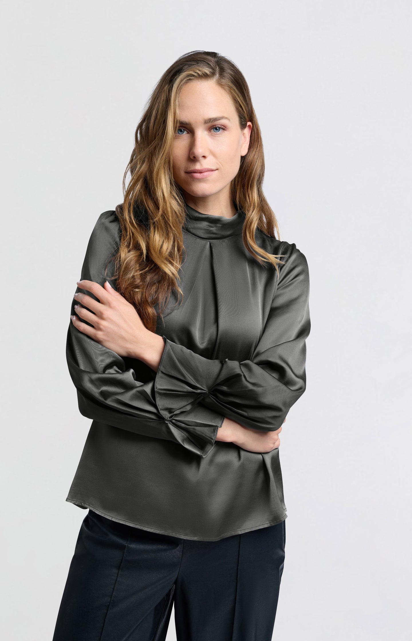 Blouse with pleats and turtleneck