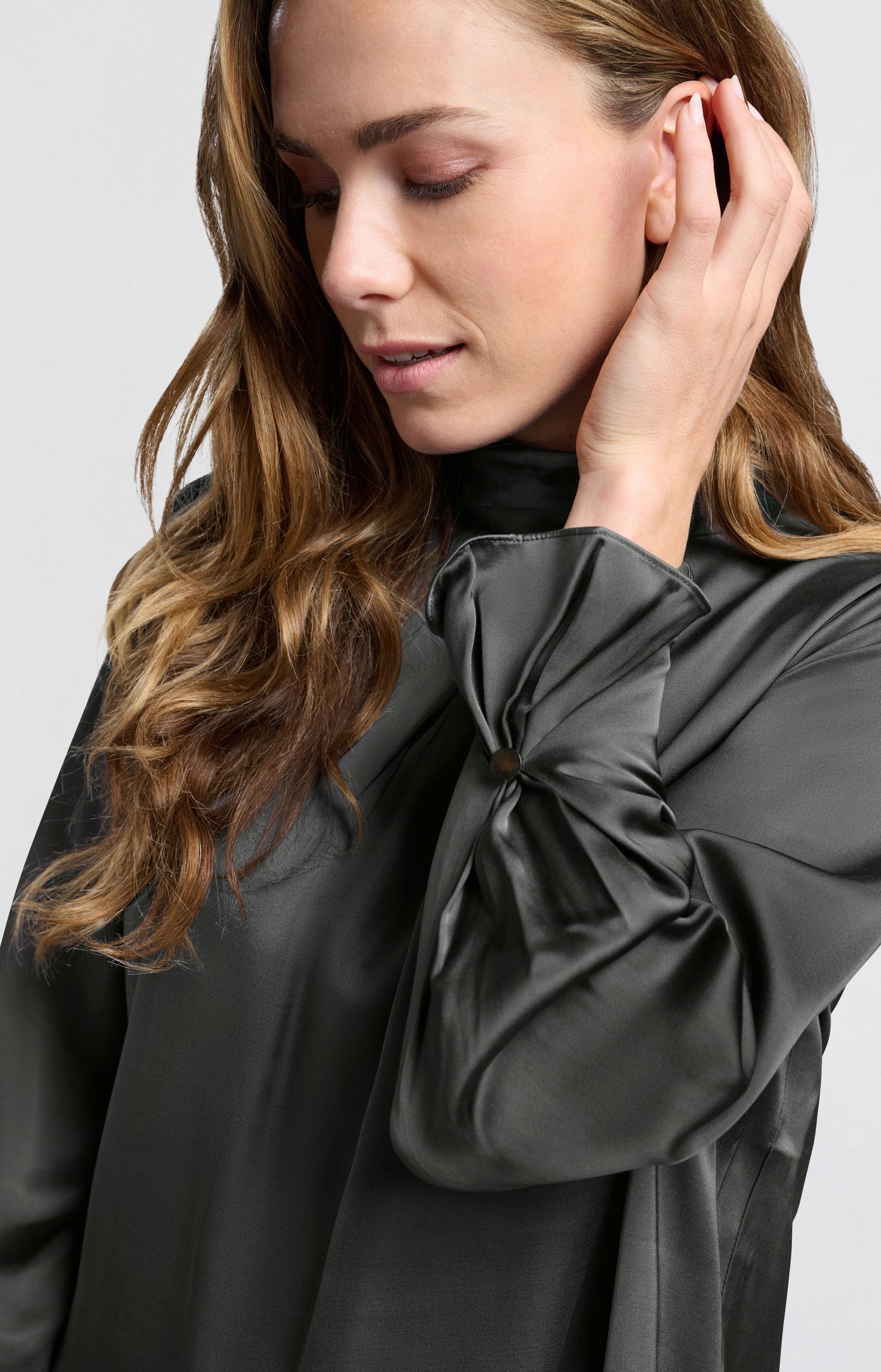 Blouse with pleats and turtleneck