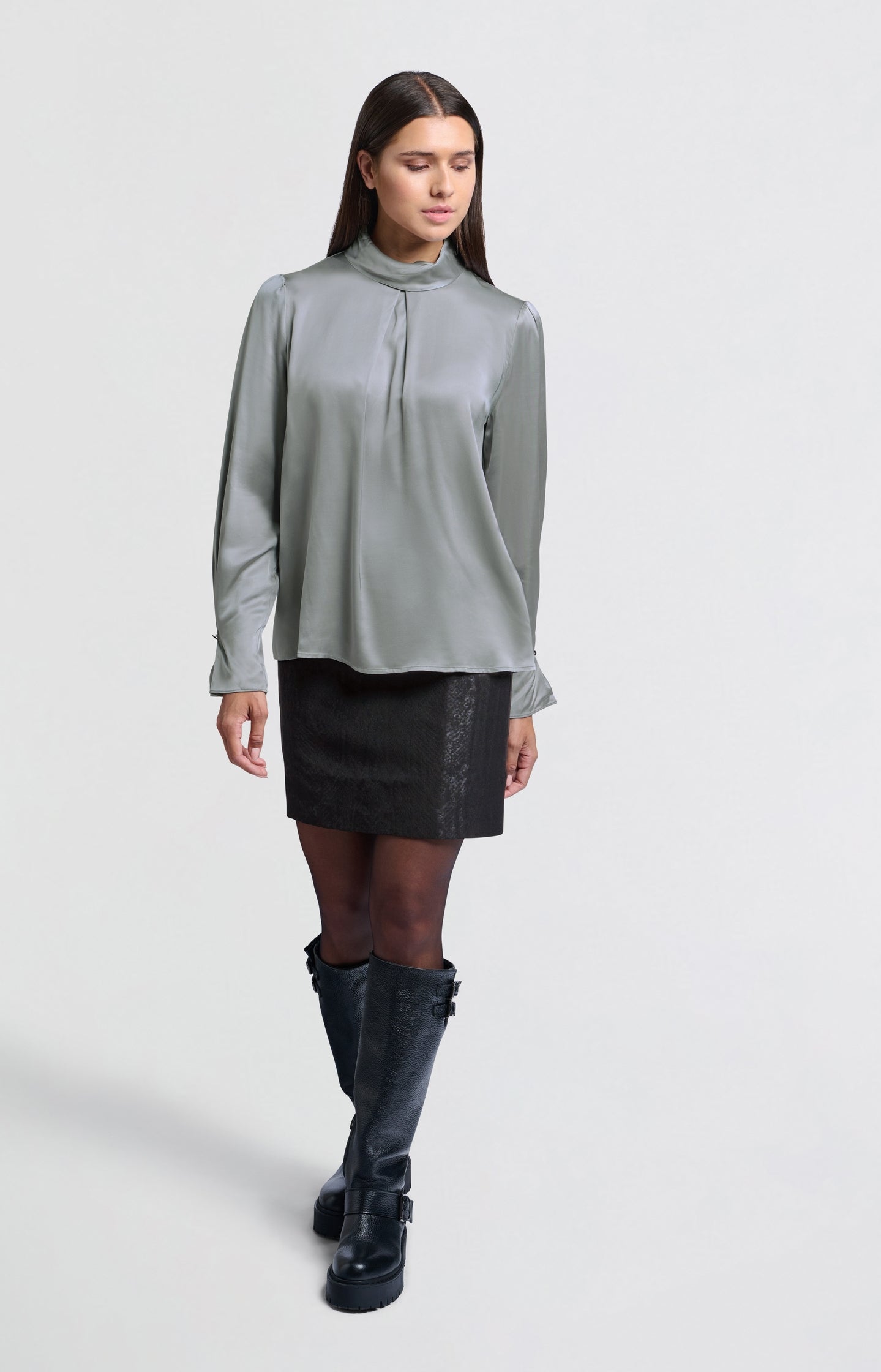 Blouse with pleats and turtleneck