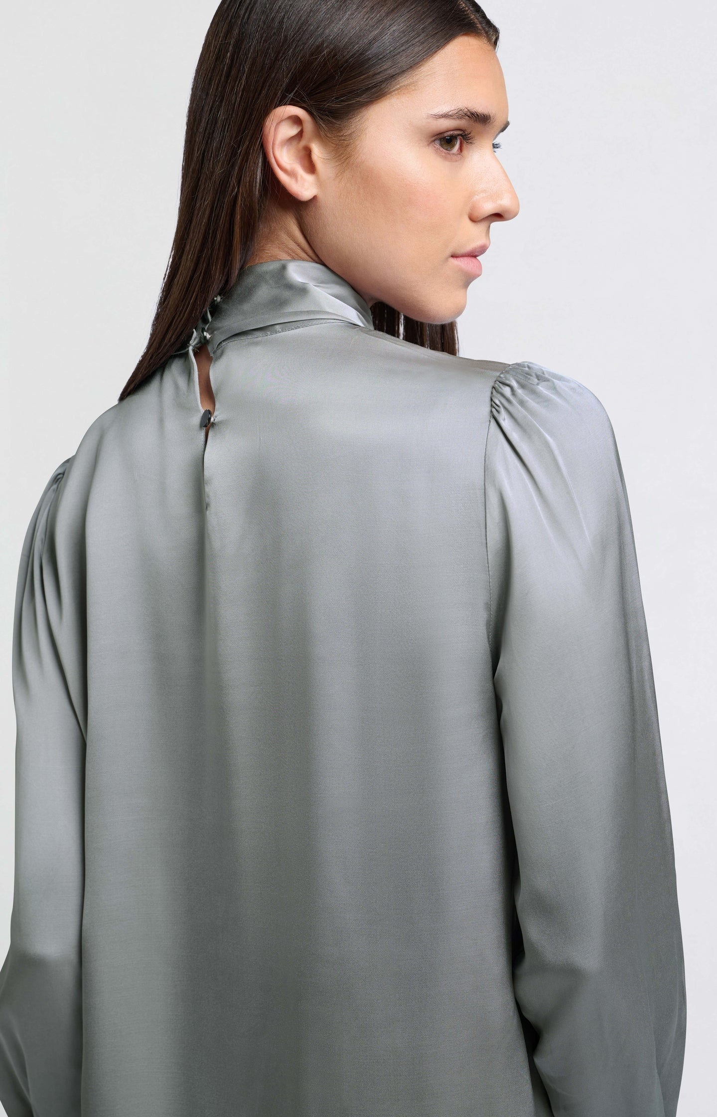 Blouse with pleats and turtleneck