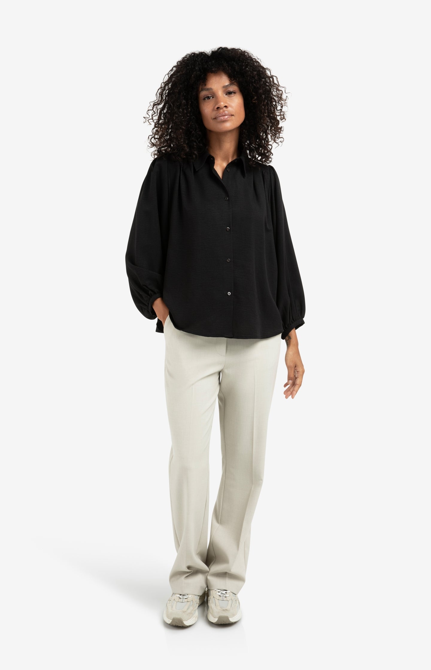 Blouse with balloon sleeves and pleats - Type: lookbook