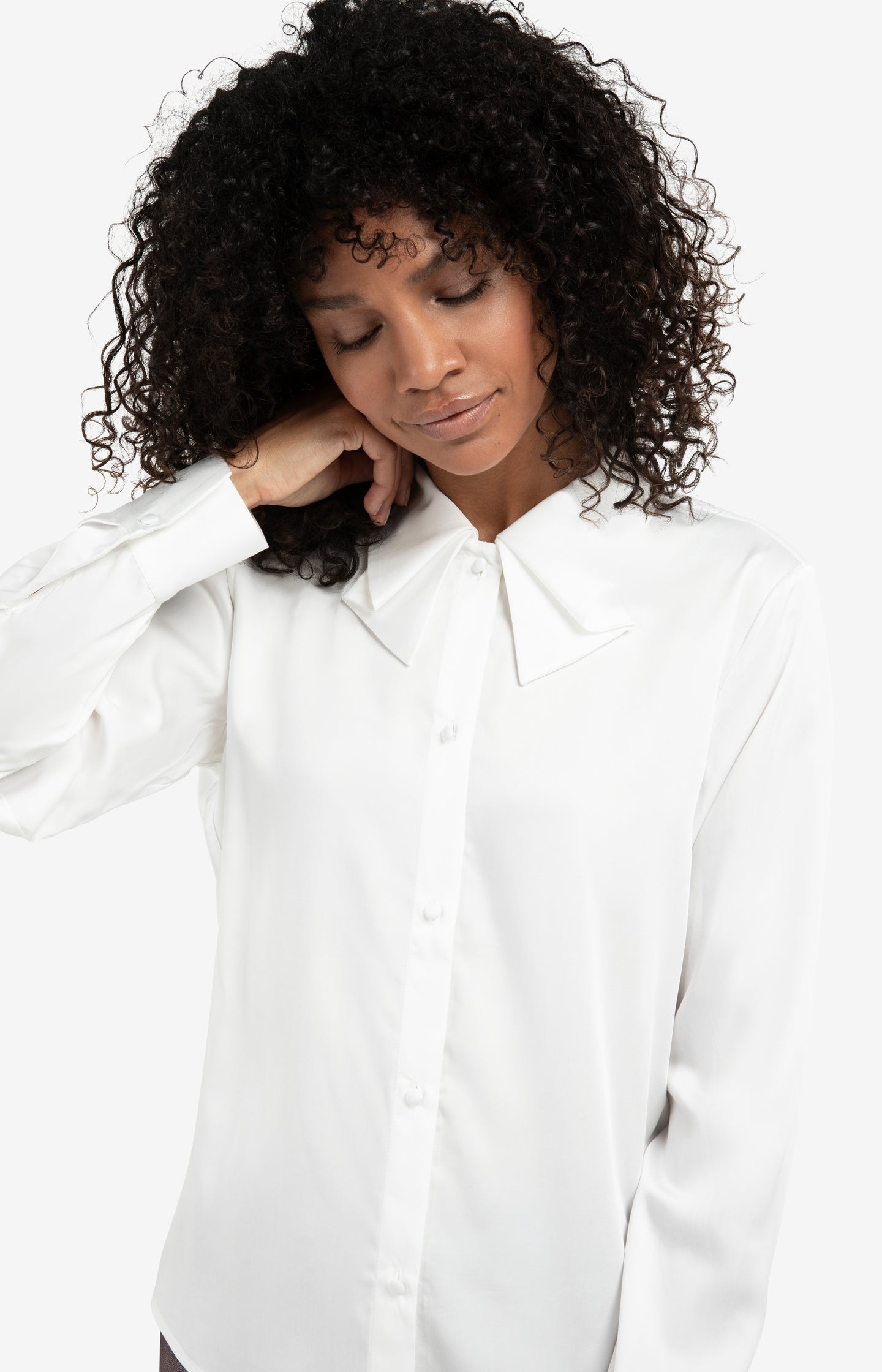 Blouse with bow detail in the collar