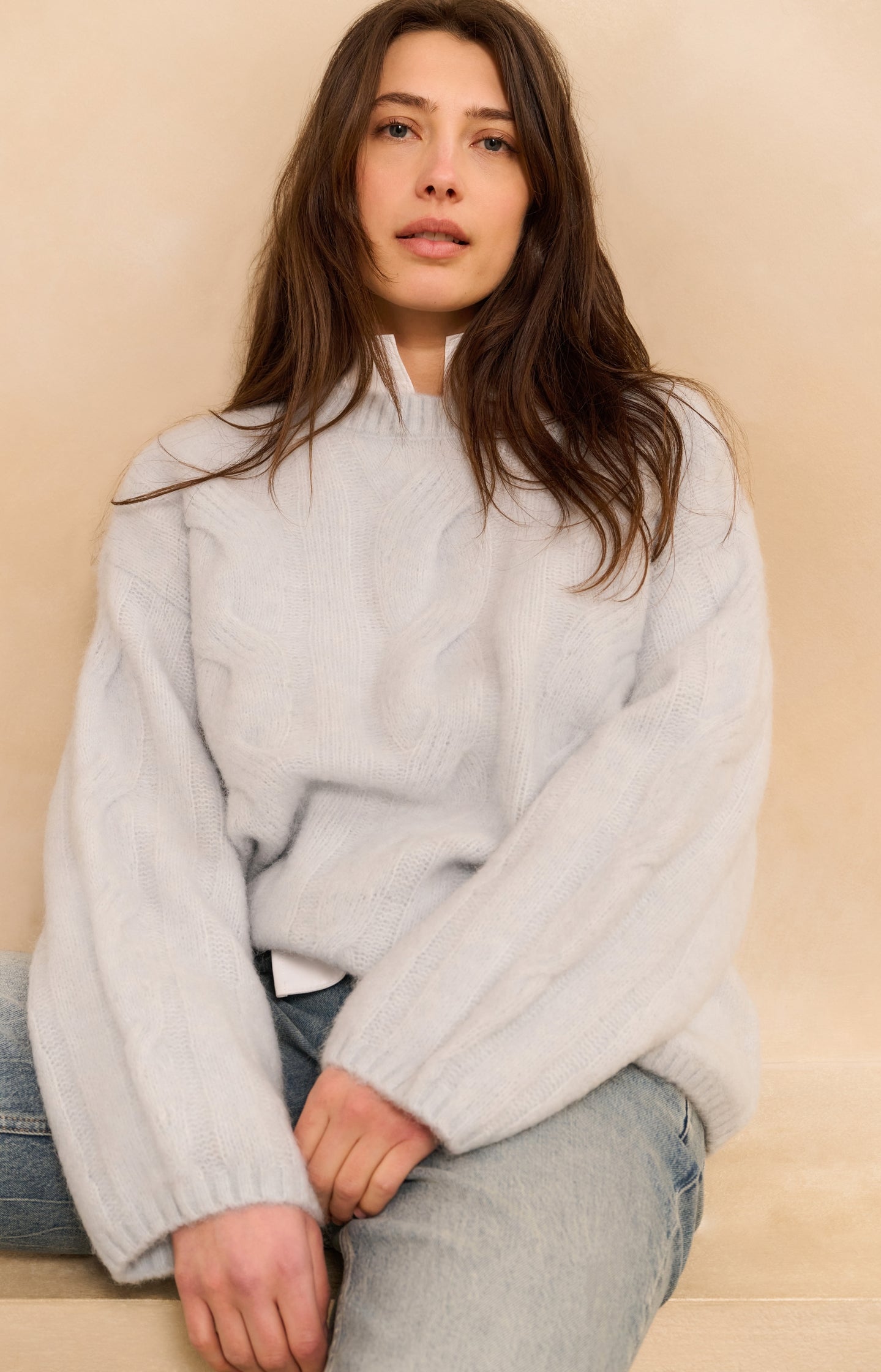 Blouse with high V-neck collar and cuffs - Type: lookbook