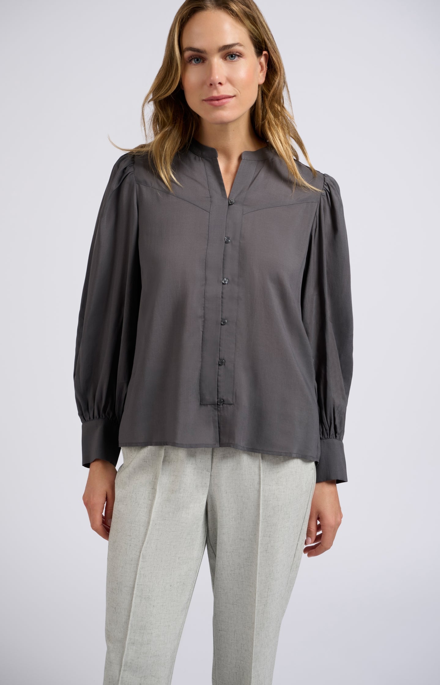 Blouse with long balloon sleeves and buttons - Type: lookbook