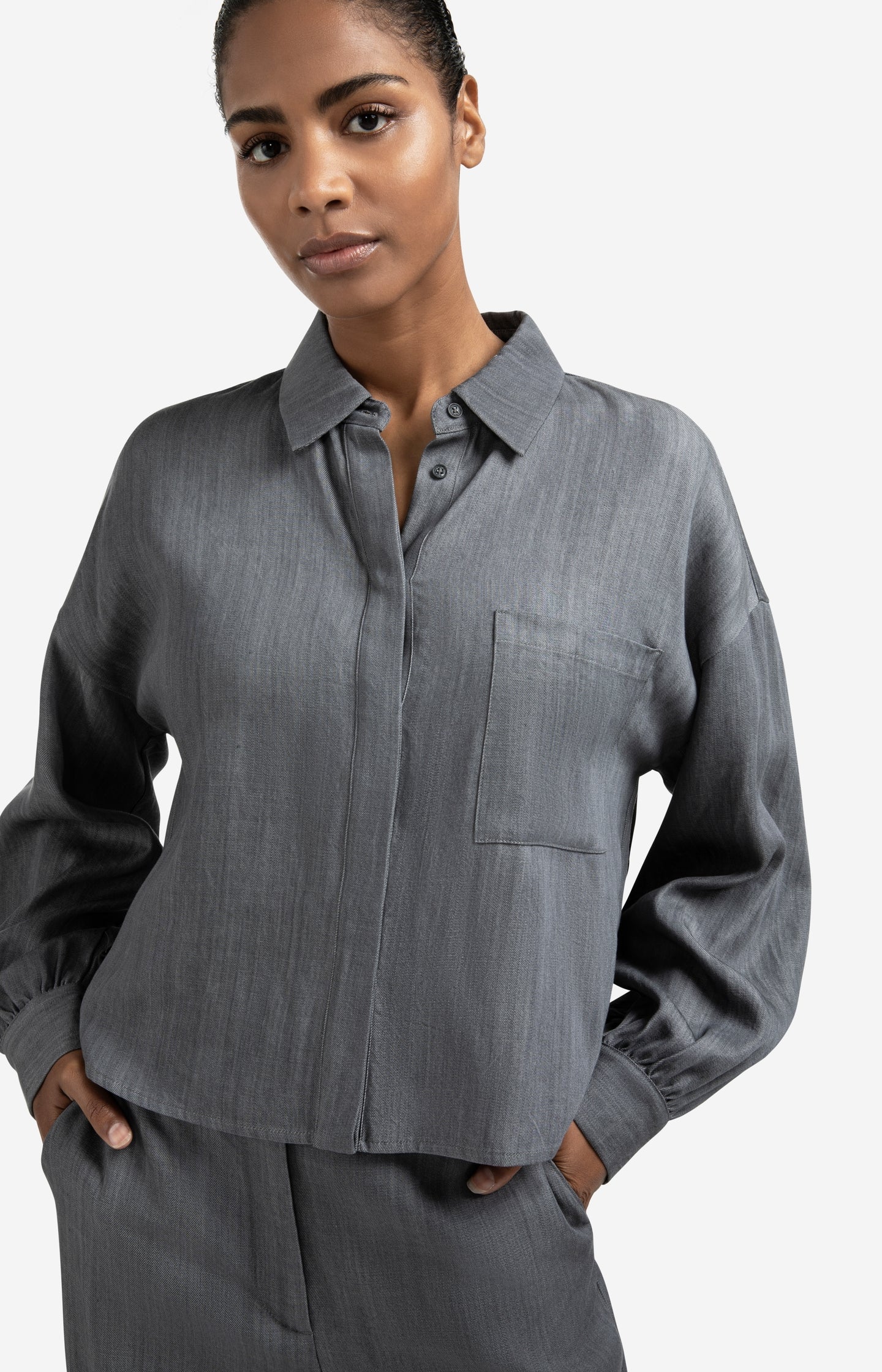 Blouse with long sleeves and chest pocket
