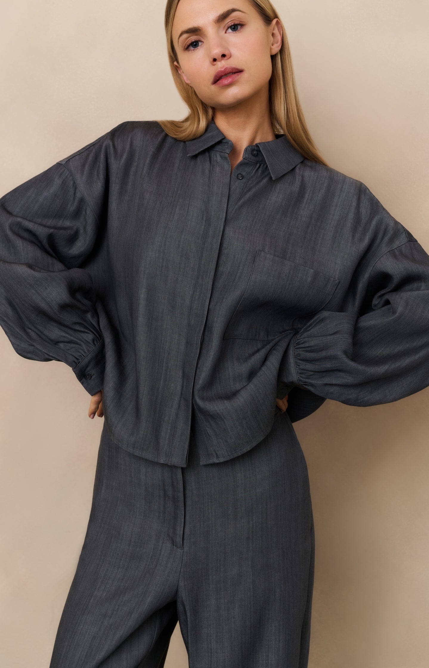 Blouse with long sleeves and chest pocket