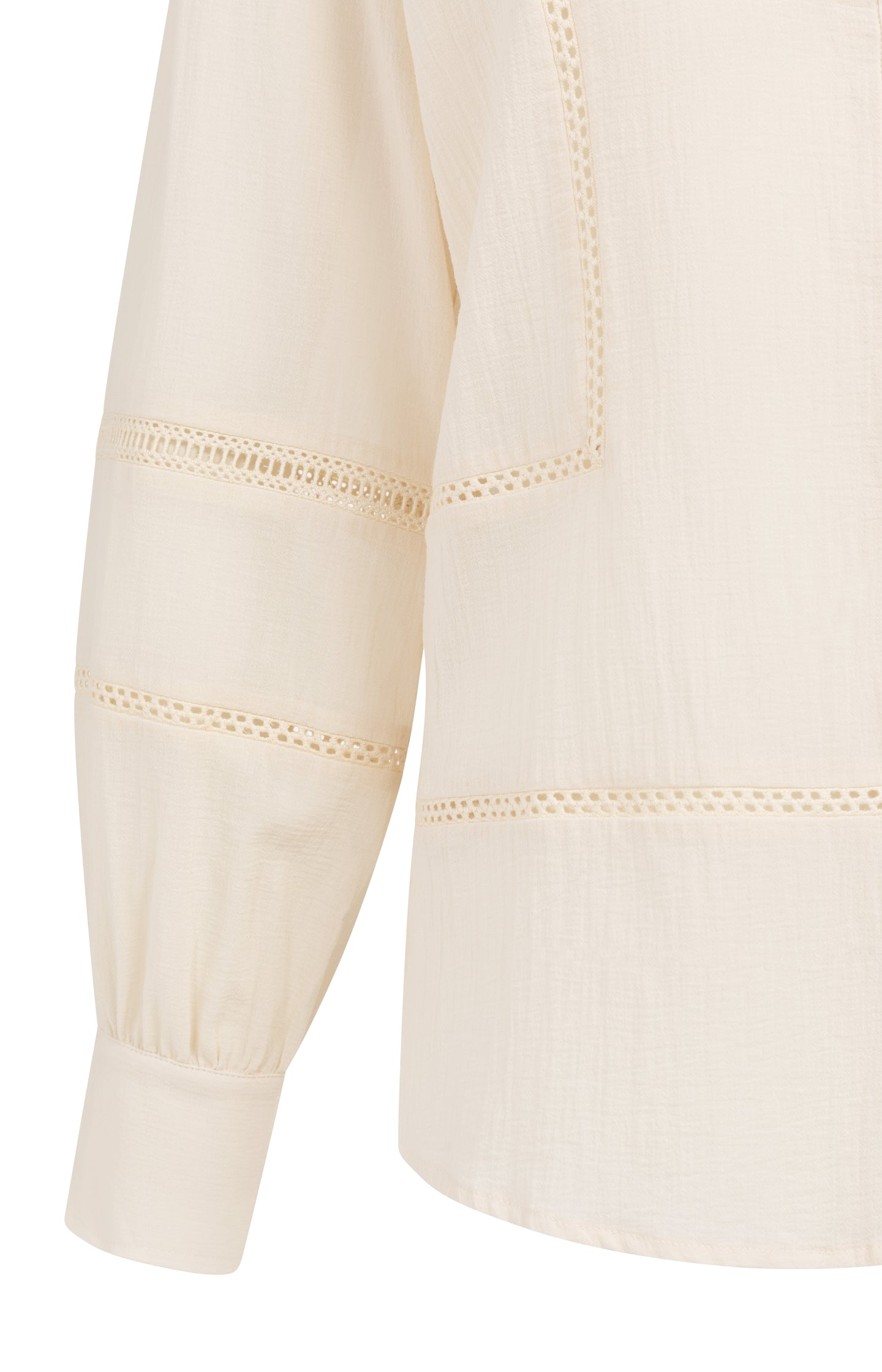 Blouse with long sleeves and lace details
