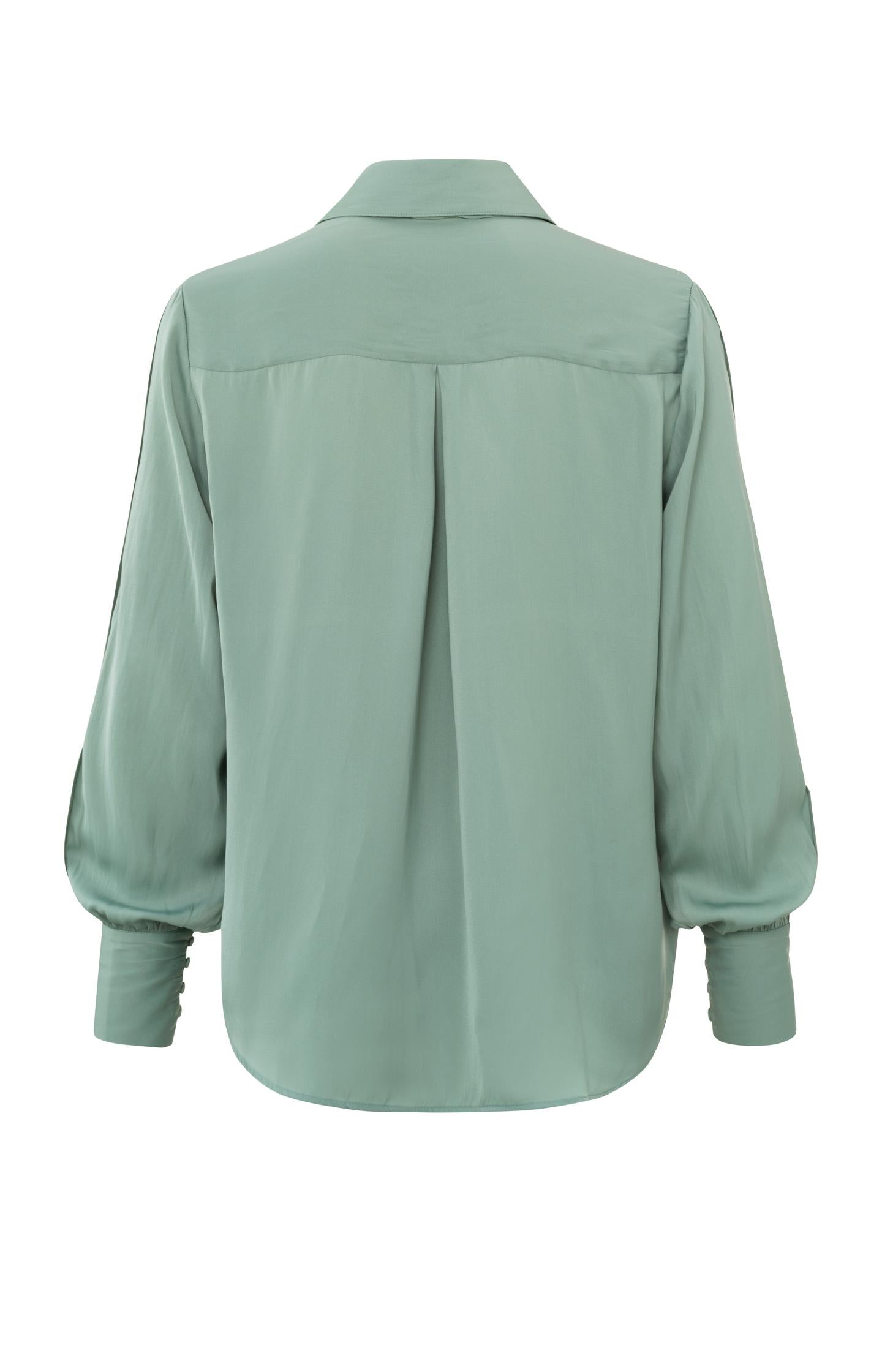 Blouse with long sleeves, classic collar and pleat details