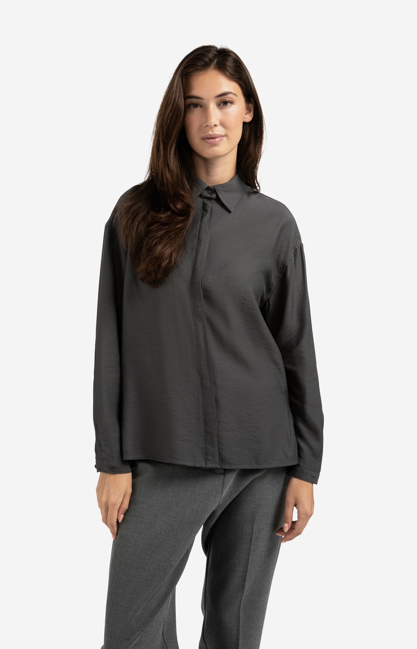 Blouse with removable collar and cuffs