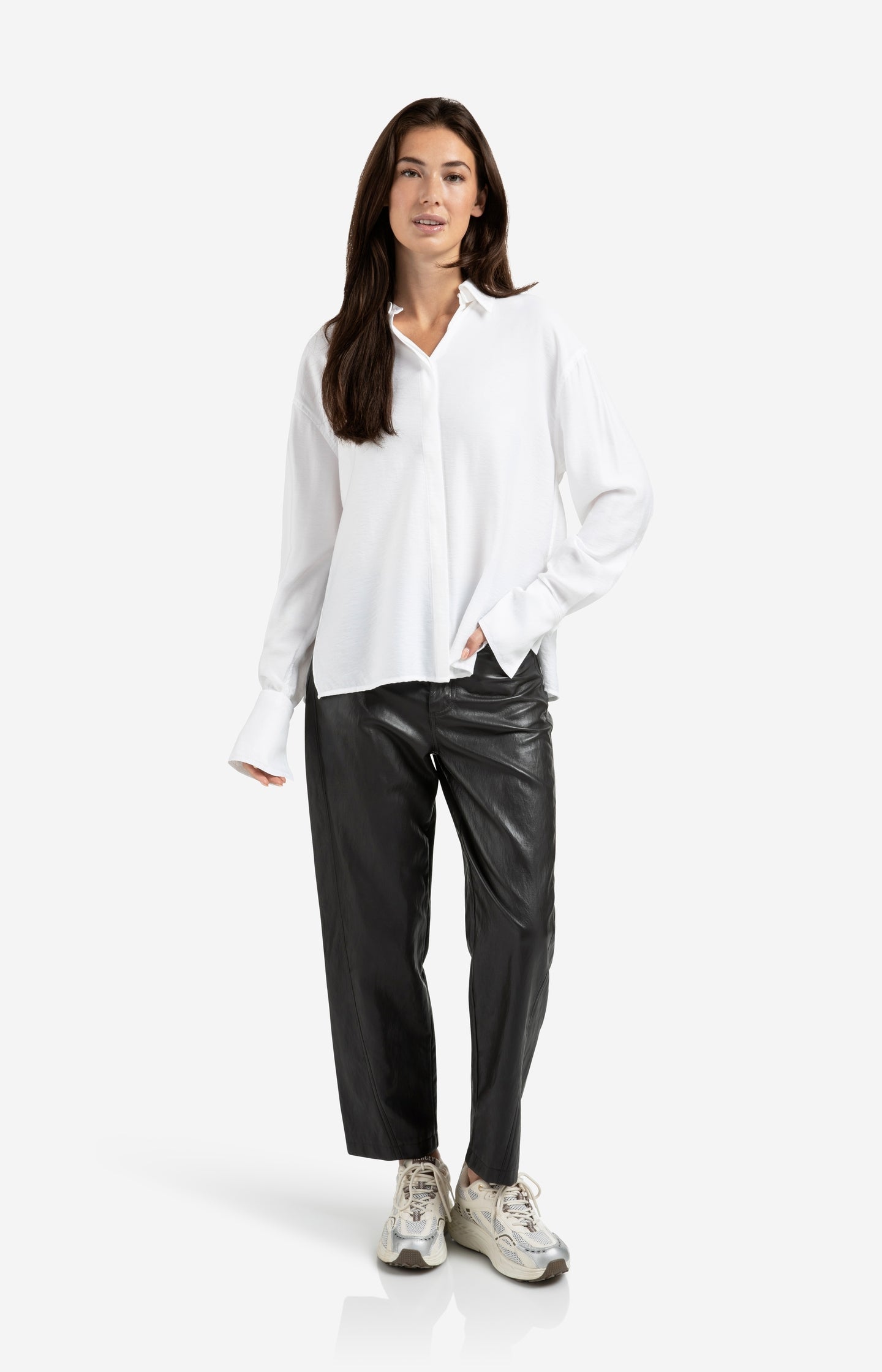 Blouse with removable collar and cuffs