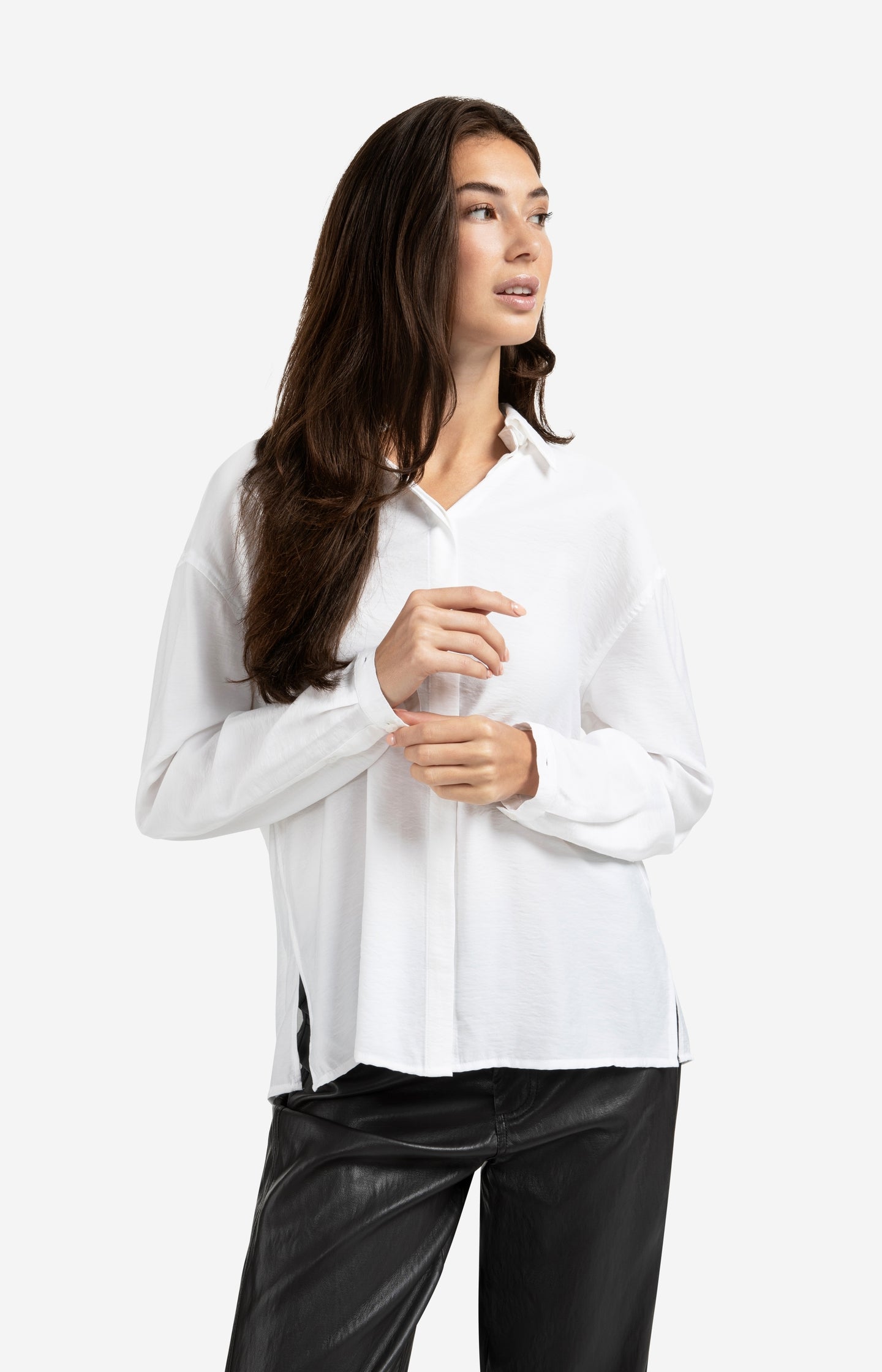 Blouse with removable collar and cuffs
