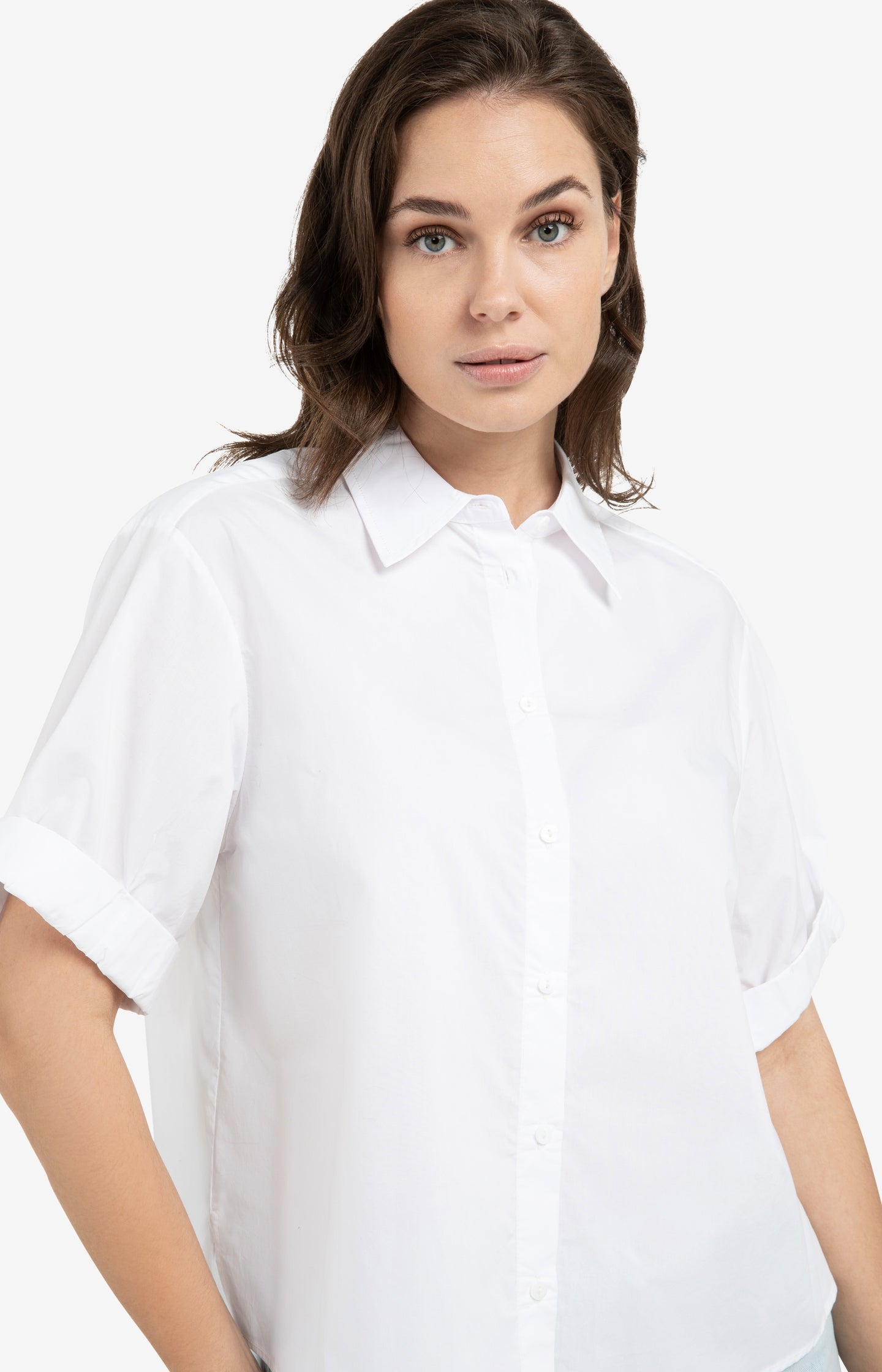 Blouse with short rolled-up sleeves and collar