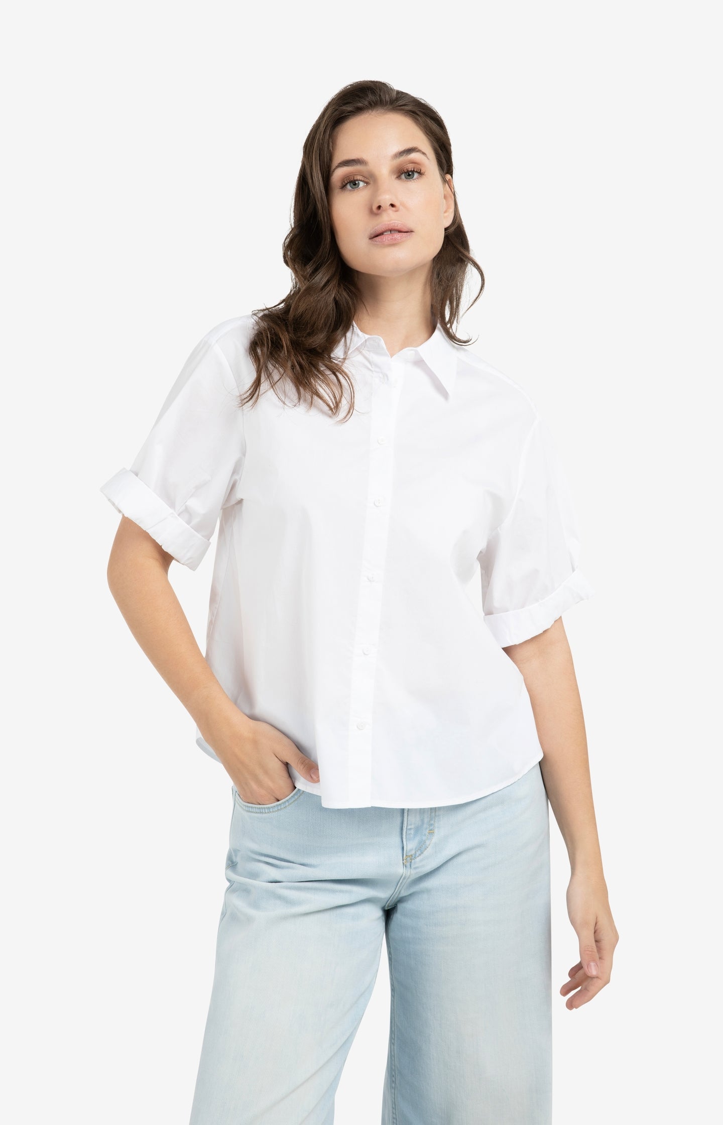 Blouse with short rolled-up sleeves and collar