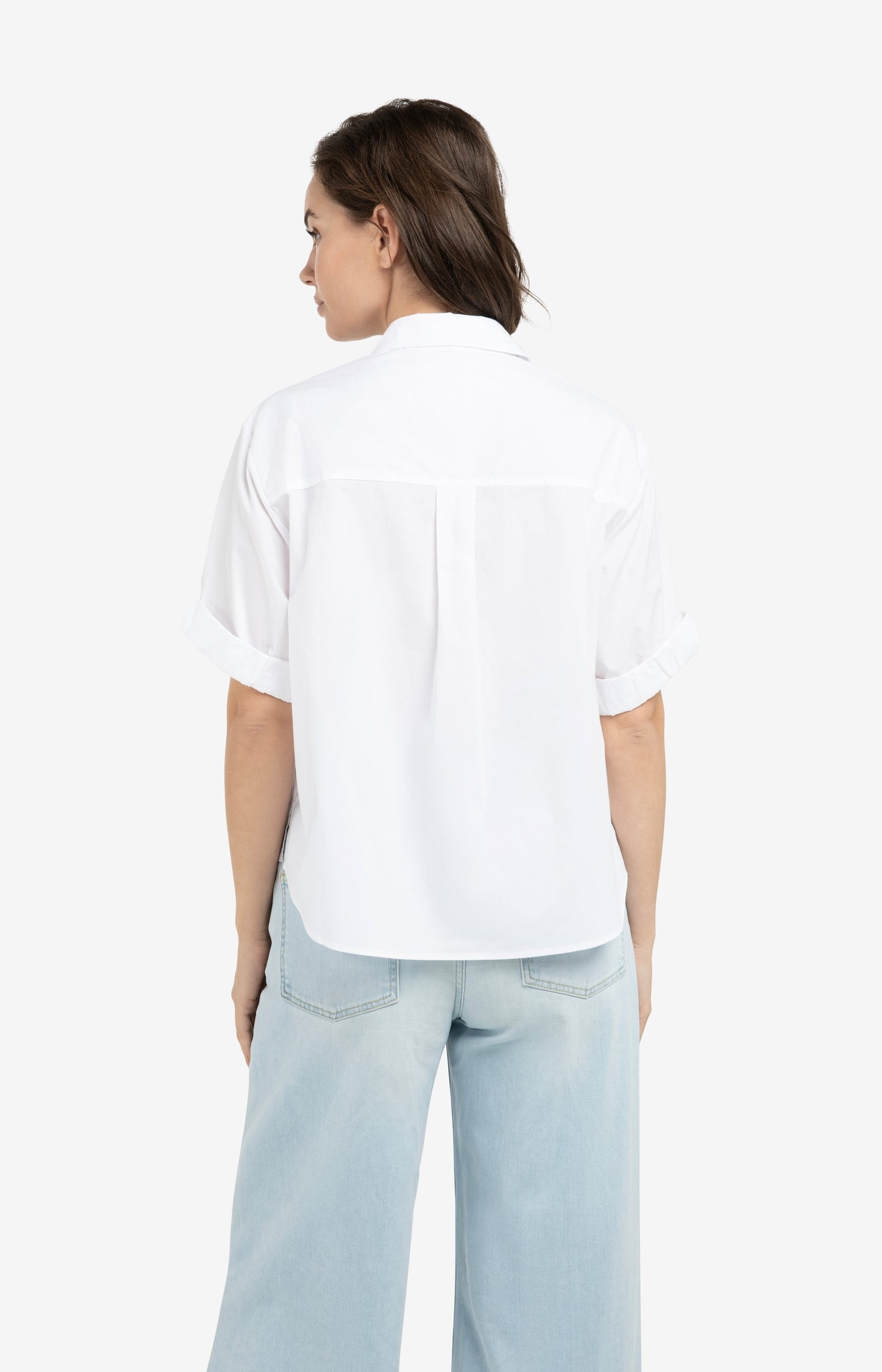 Blouse with short rolled-up sleeves and collar