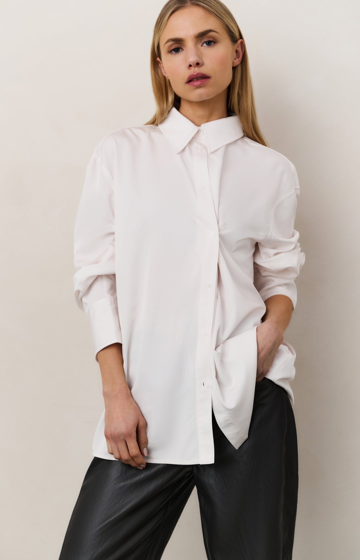 Blouse with tie and long sleeves