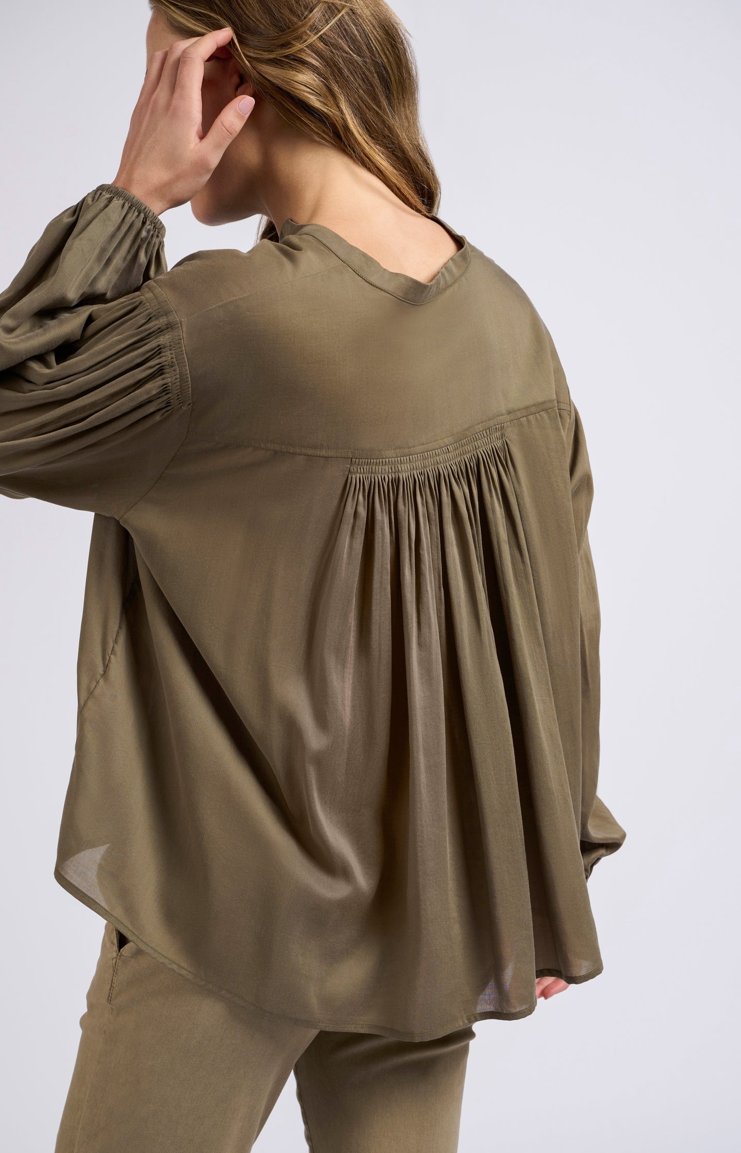 Blouse with V-neck, long wide sleeves and pleated details