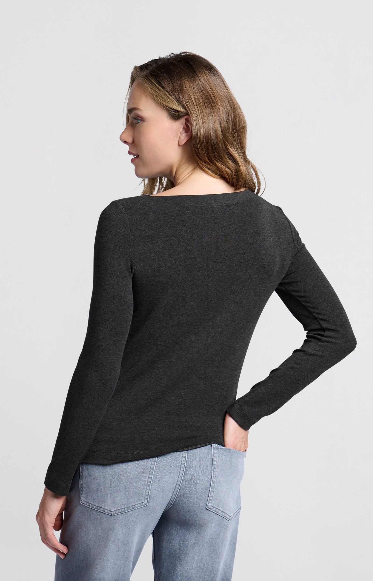 Boat neck top with long sleeves and fitted fit