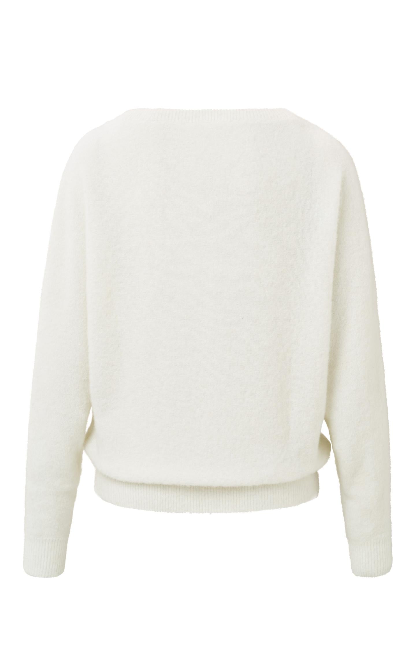 Boatneck sweater with long sleeves and a seam detail