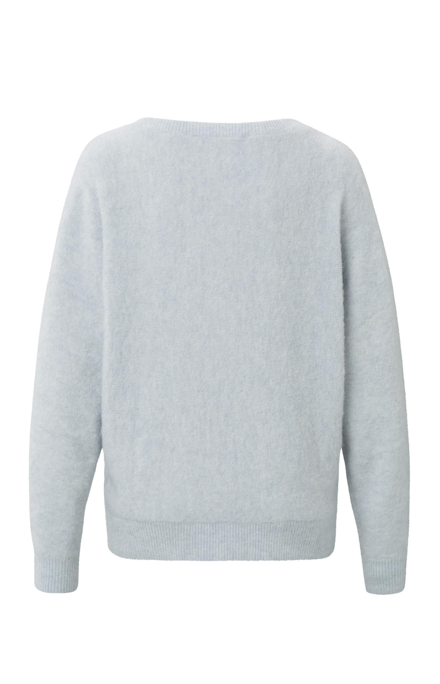 Boatneck sweater with long sleeves and a seam detail