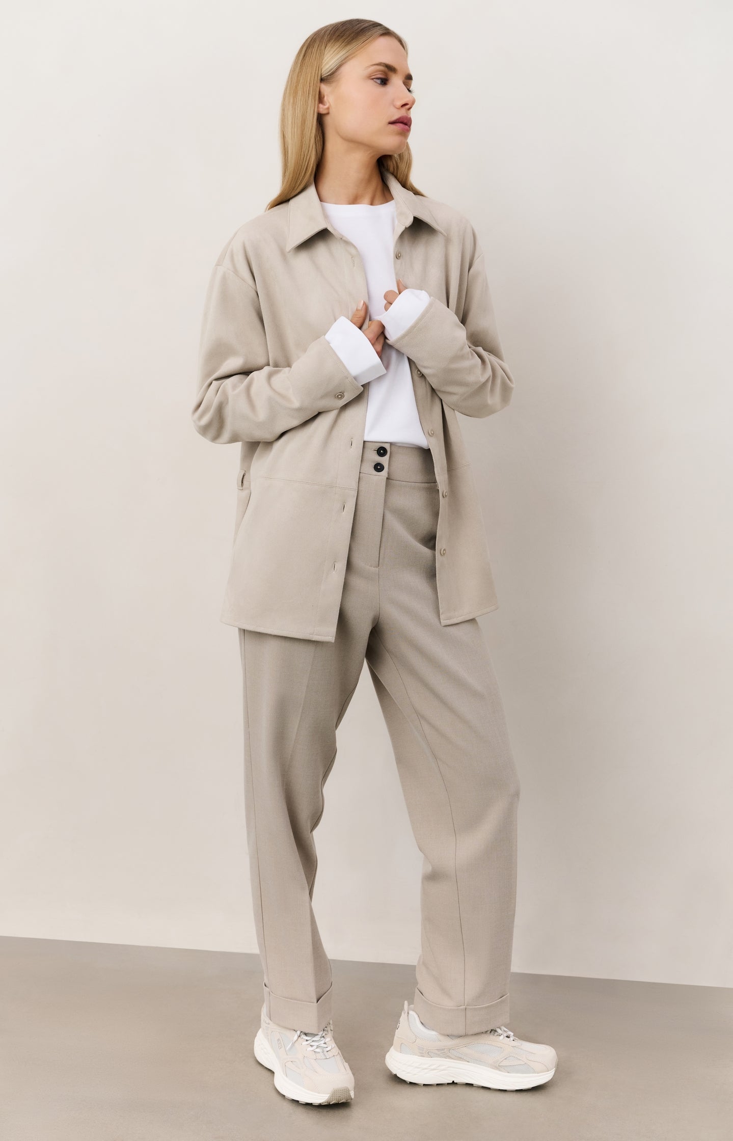 Boouse with suede-look and thin belt