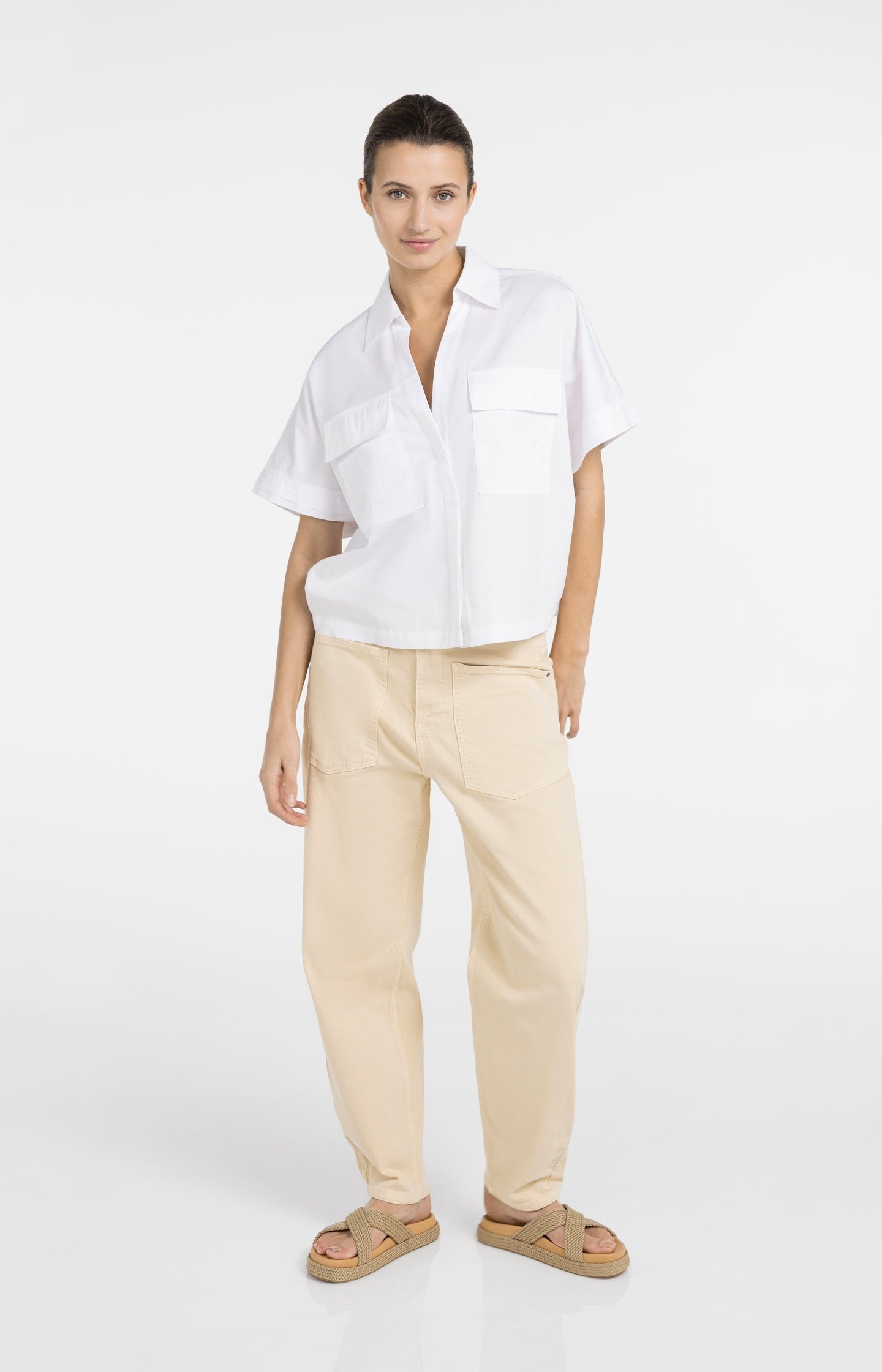 Boxy blouse with chest pockets and pleated sleeves - Type: lookbook