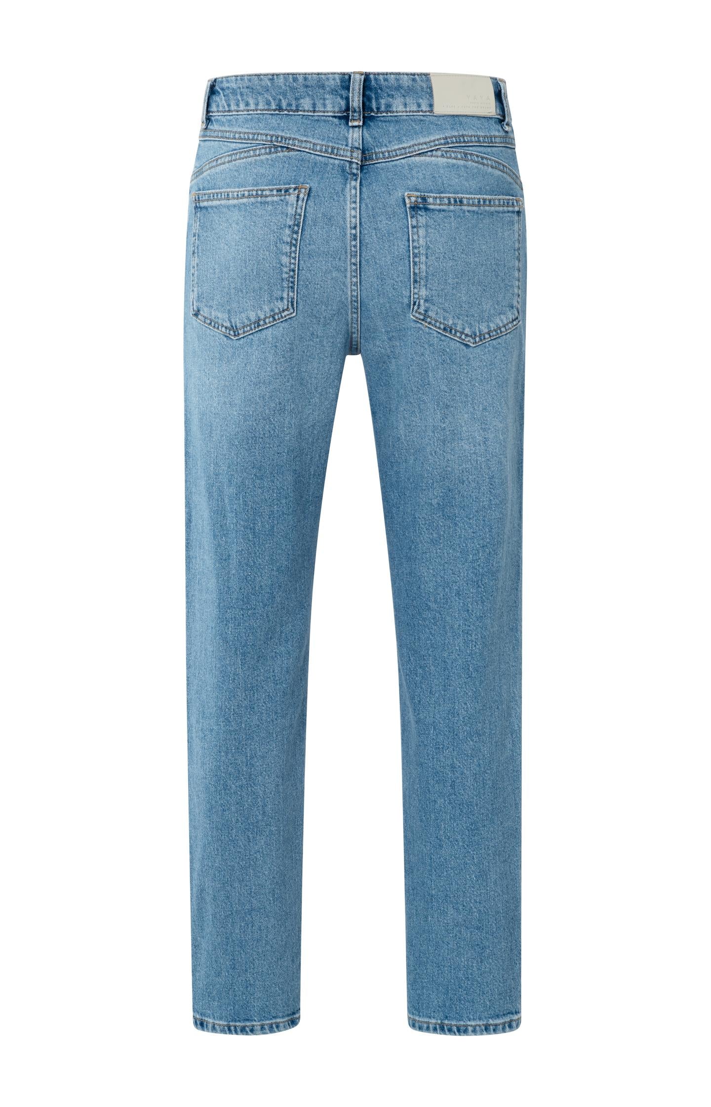 Boyfriend jeans with mid waist and straight legs