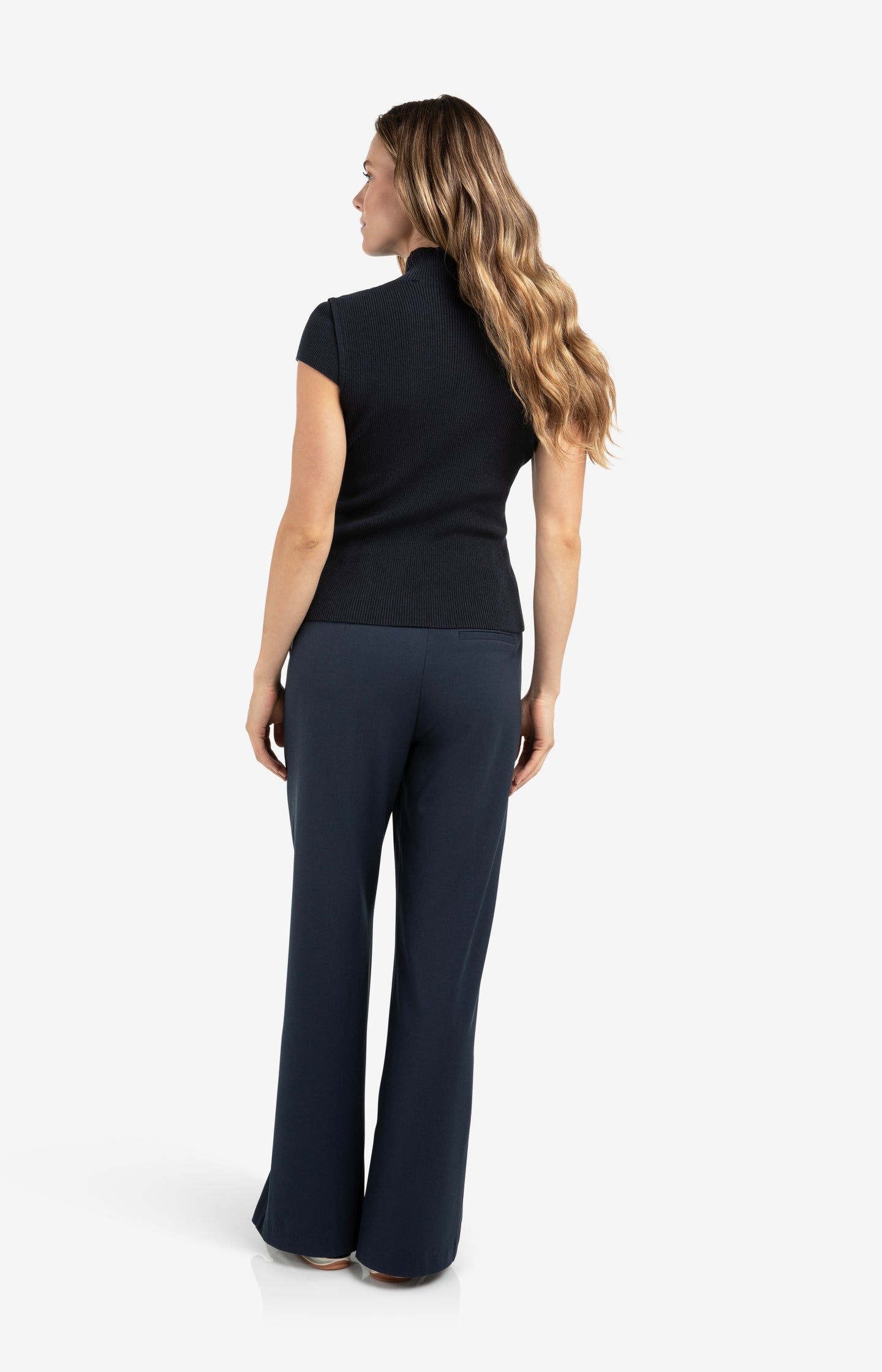Boyfriend jeans with mid waist and straight legs
