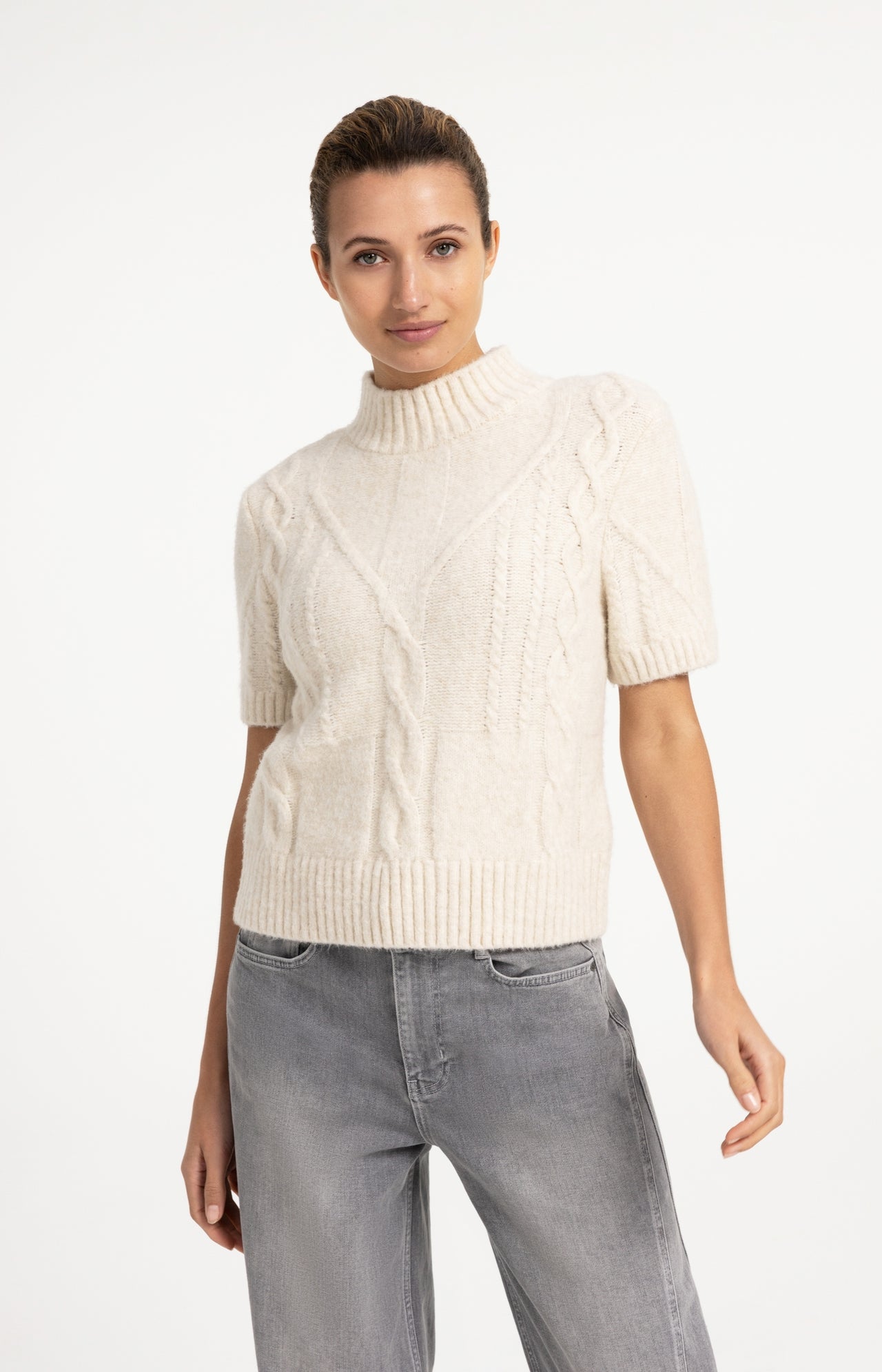 Cable knit sweater with short sleeves