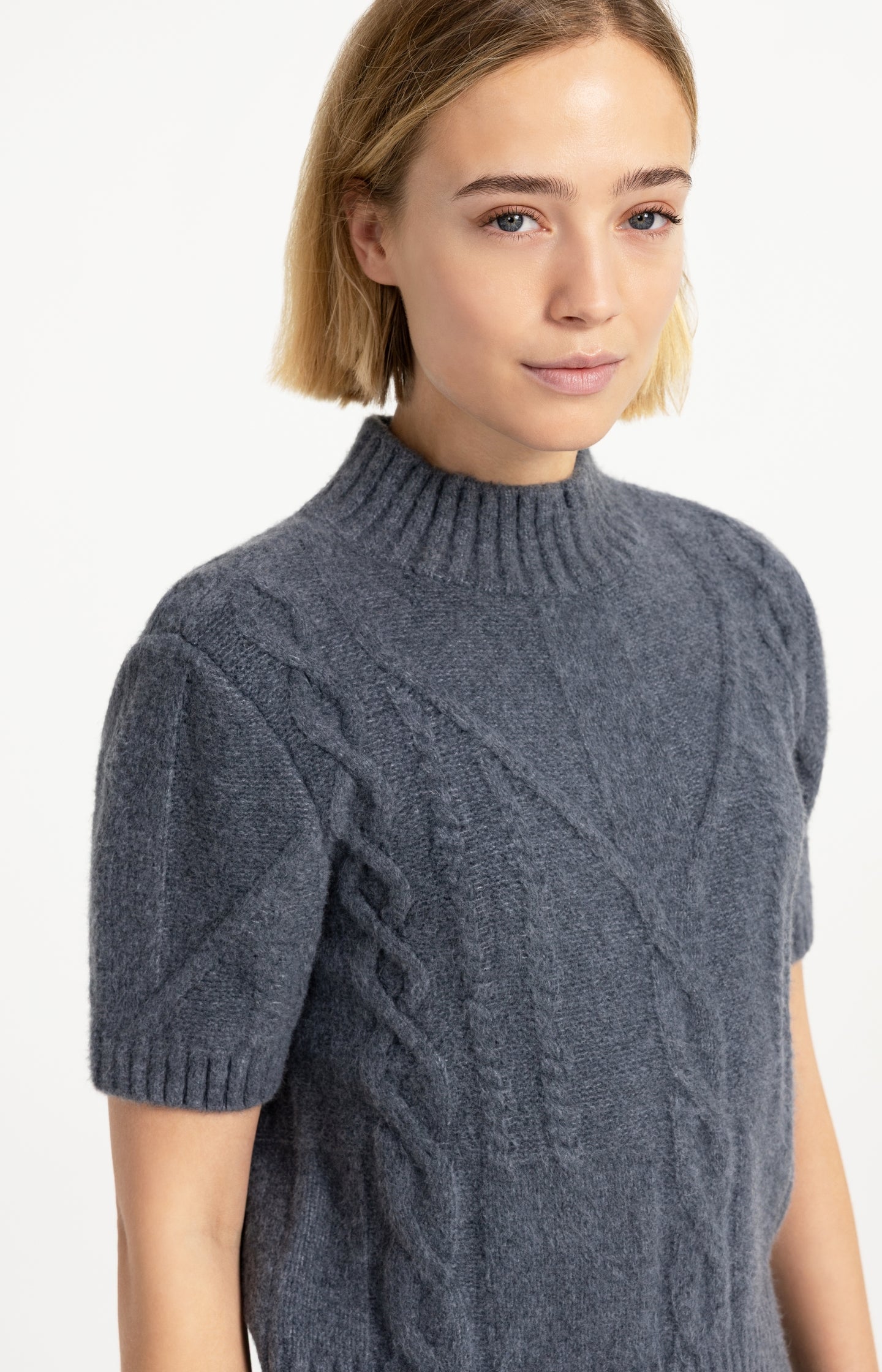 Cable knit sweater with short sleeves