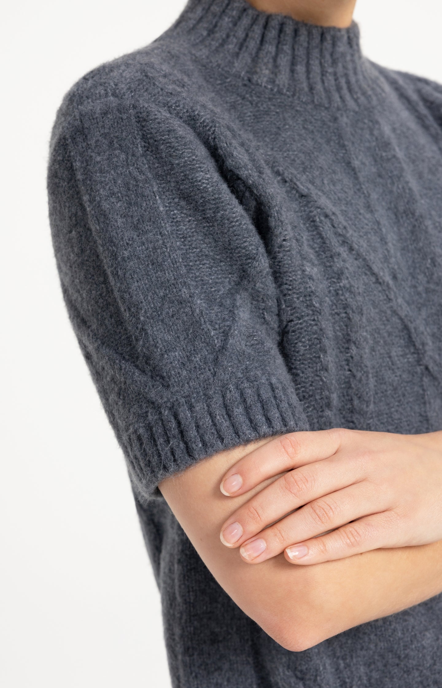 Cable knit sweater with short sleeves