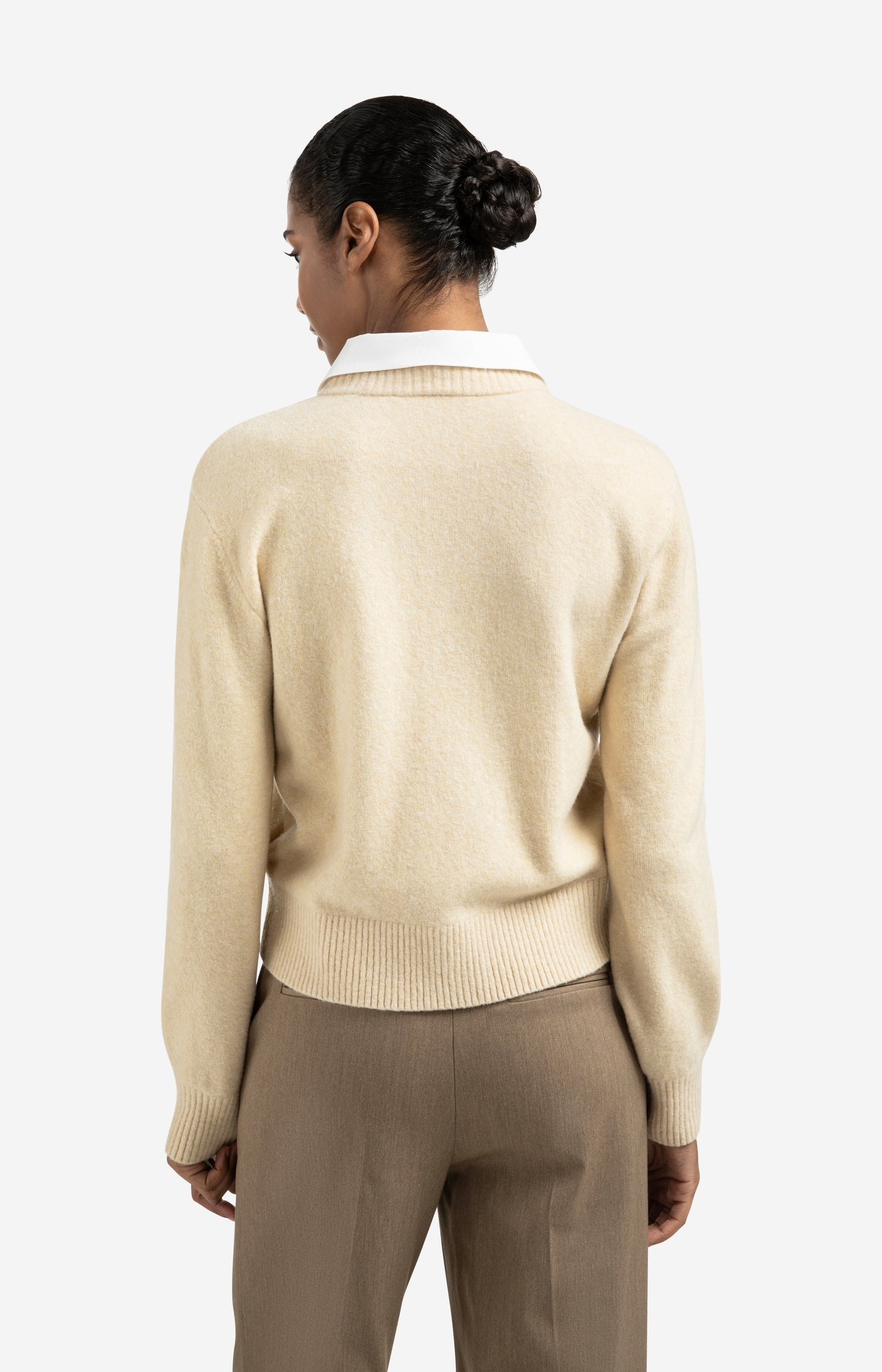 Cardigan with detachable collar and button closure