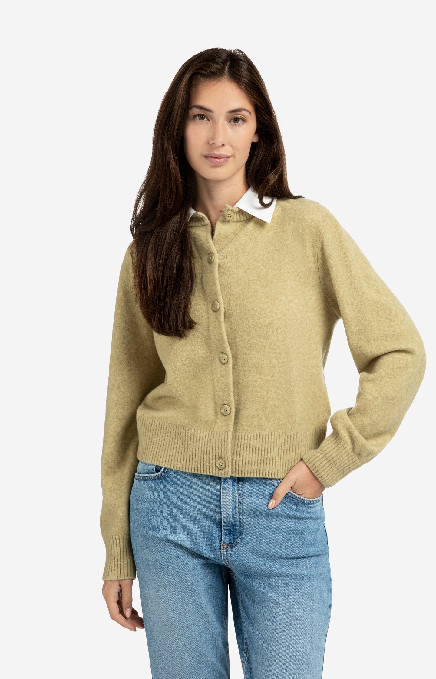 Cardigan with detachable collar and button closure