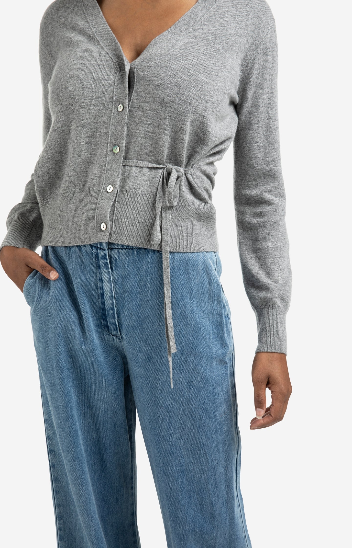Cardigan with V-neck and tie waist