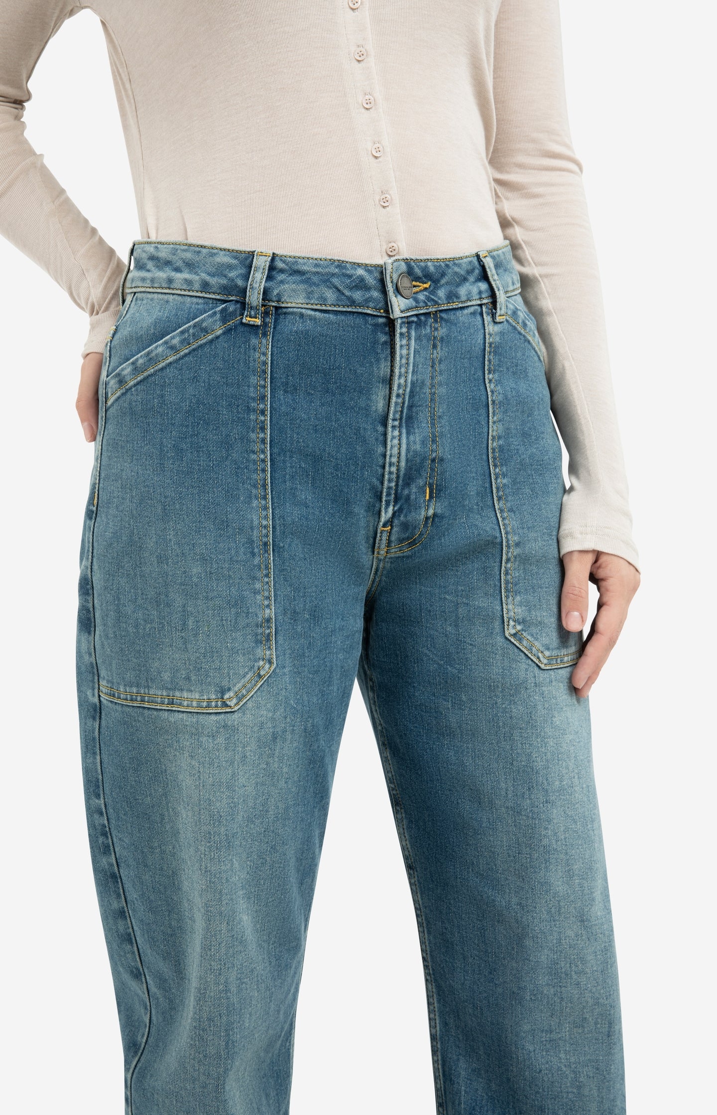 Cargo jeans with low crotch and wide legs