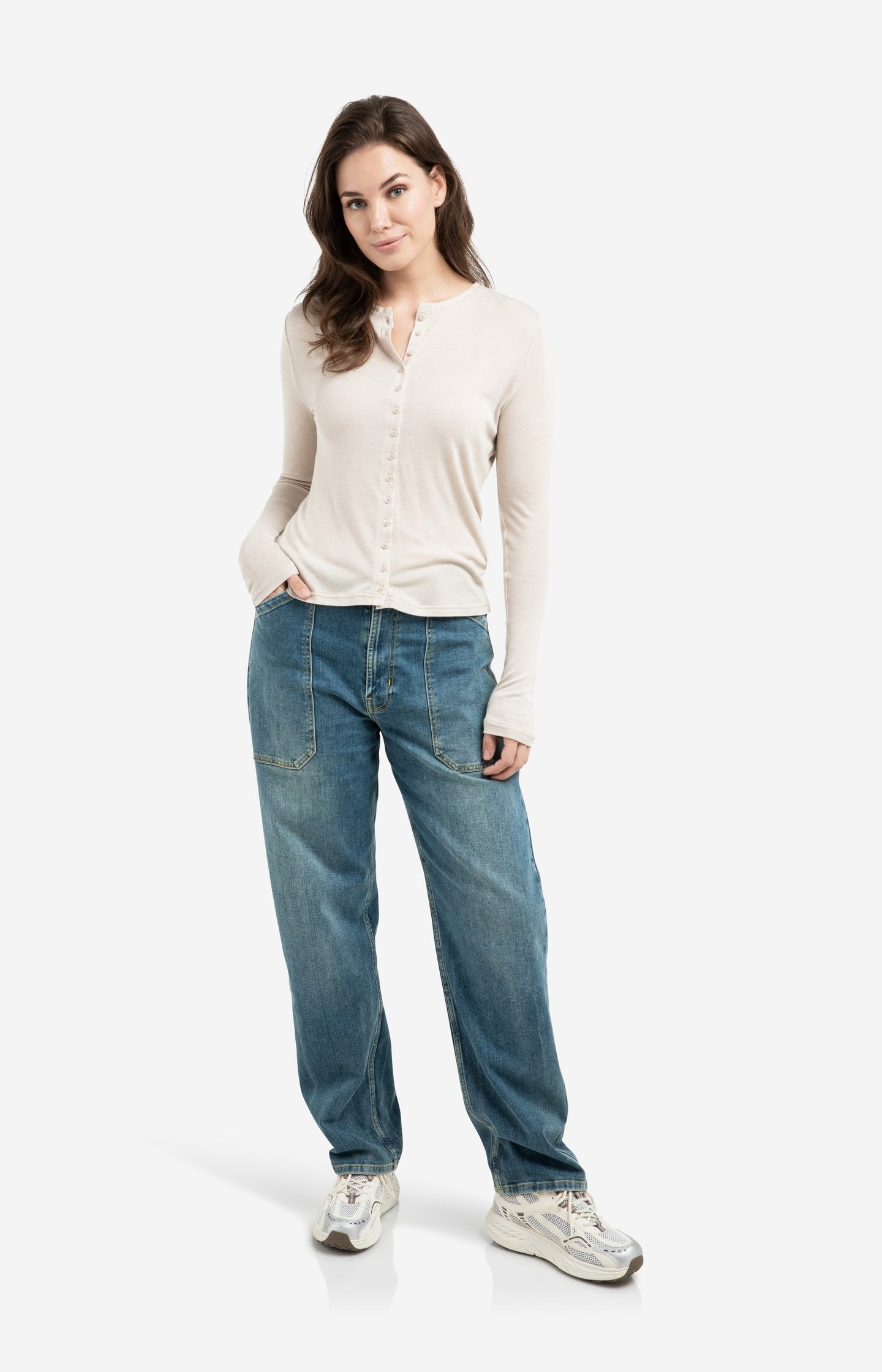 Cargo jeans with low crotch and wide legs